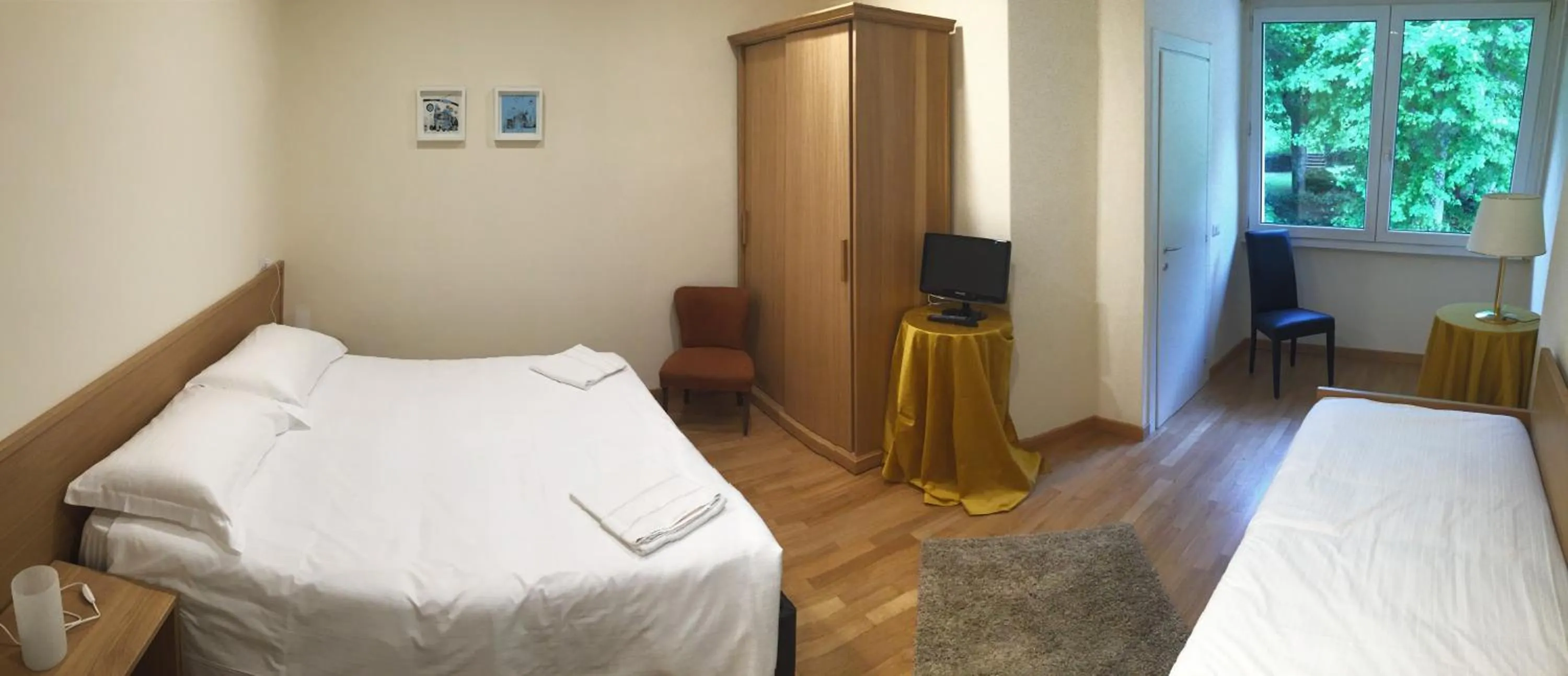 Photo of the whole room, Bed in Hotel Trieste