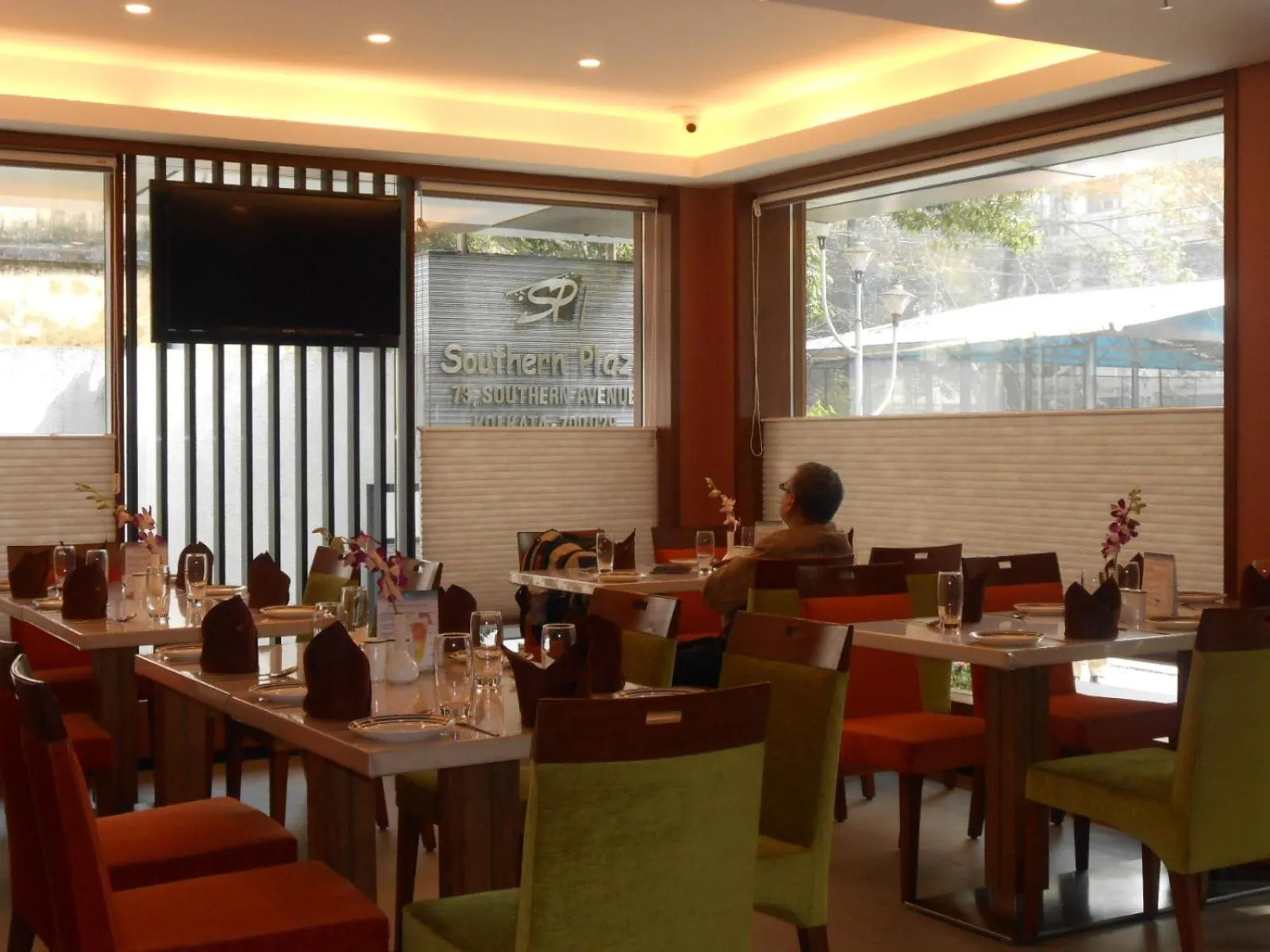 Restaurant/places to eat in Southern Plaza