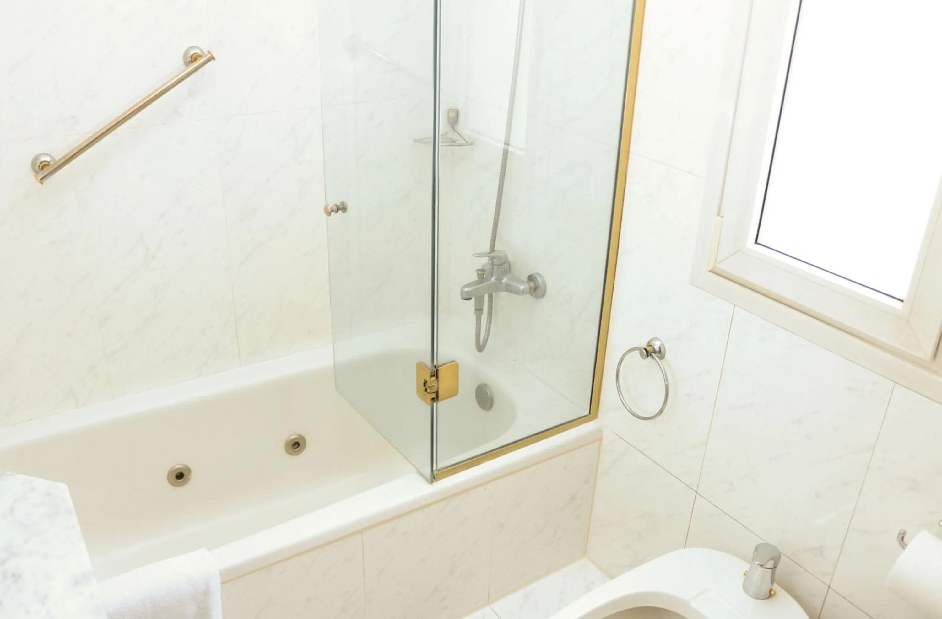 Bathroom in Cyan Américas Towers Hotel