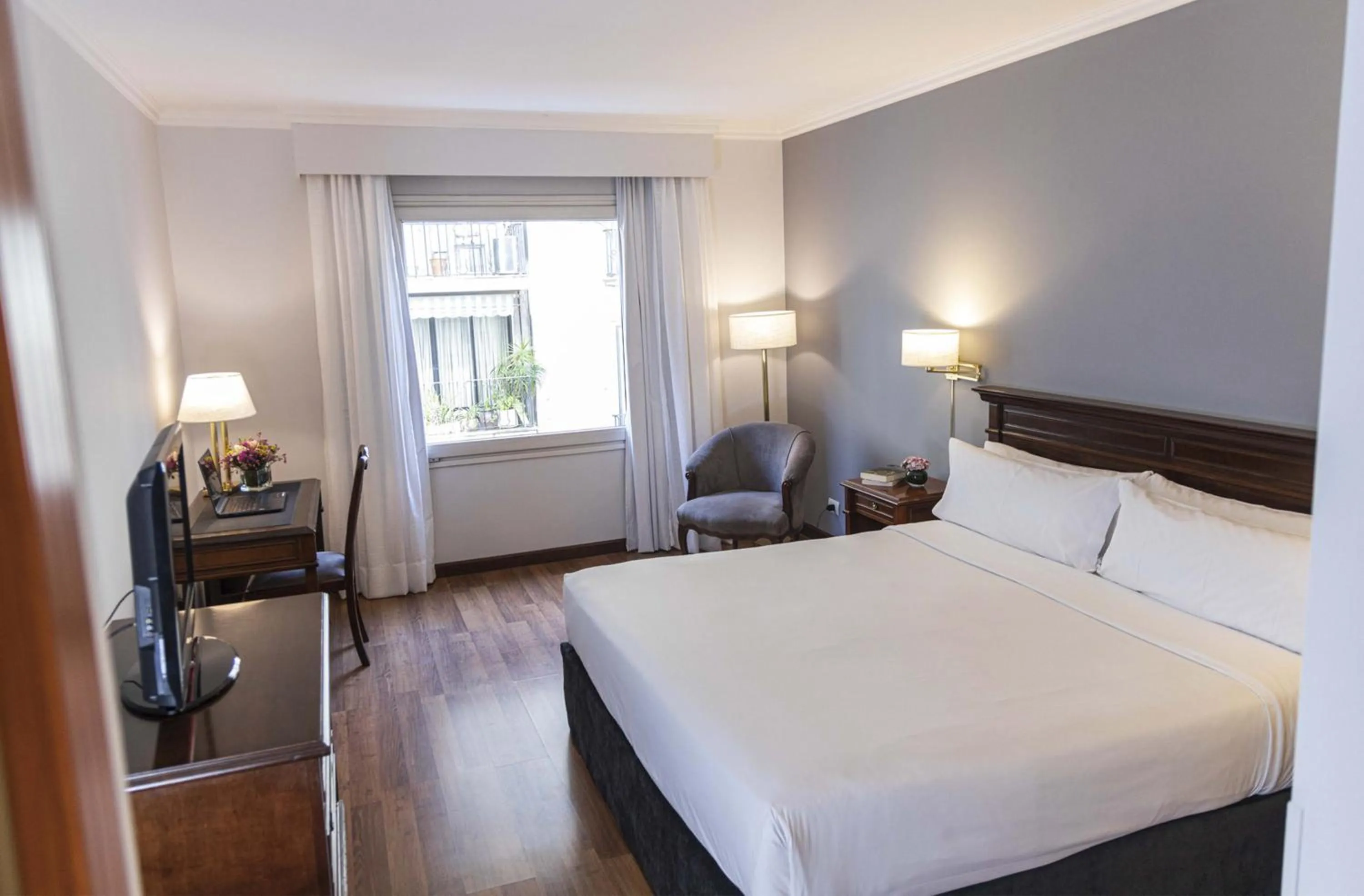 Bed in Cyan Américas Towers Hotel