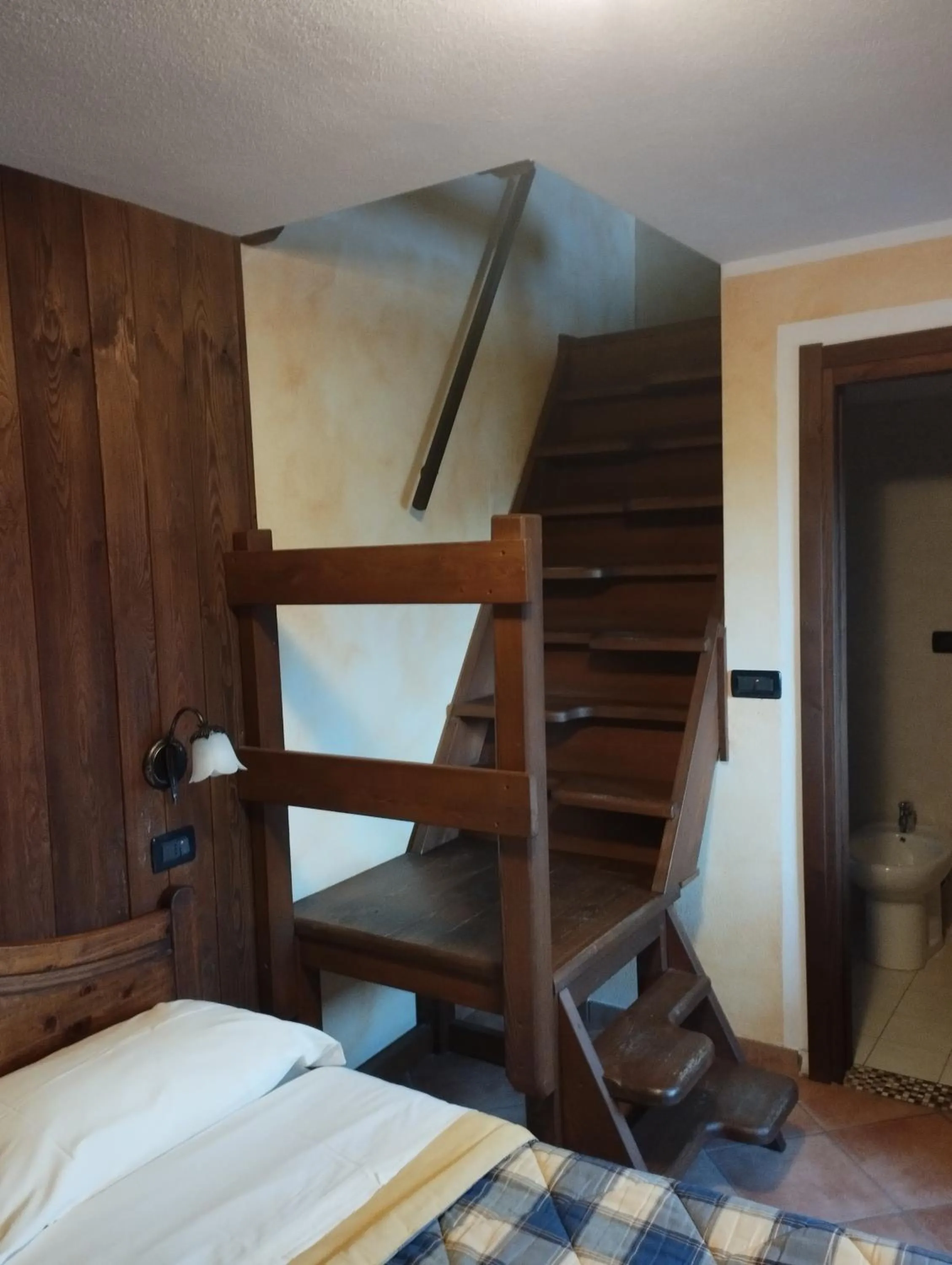 Bedroom, Bed in Chambres D'Hotes Les Fleurs