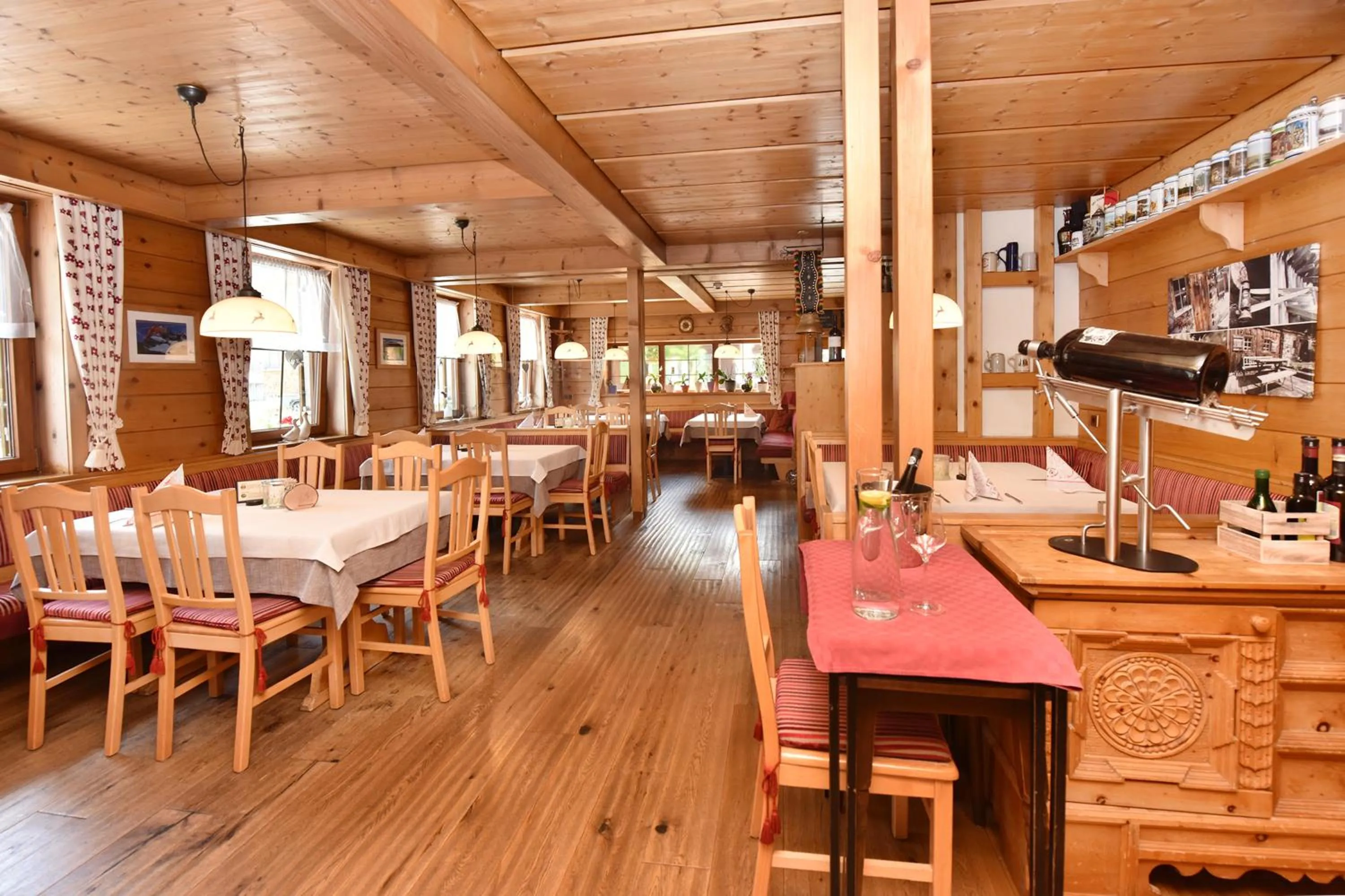 Restaurant/places to eat in Gasthaus & Pension Alphorn