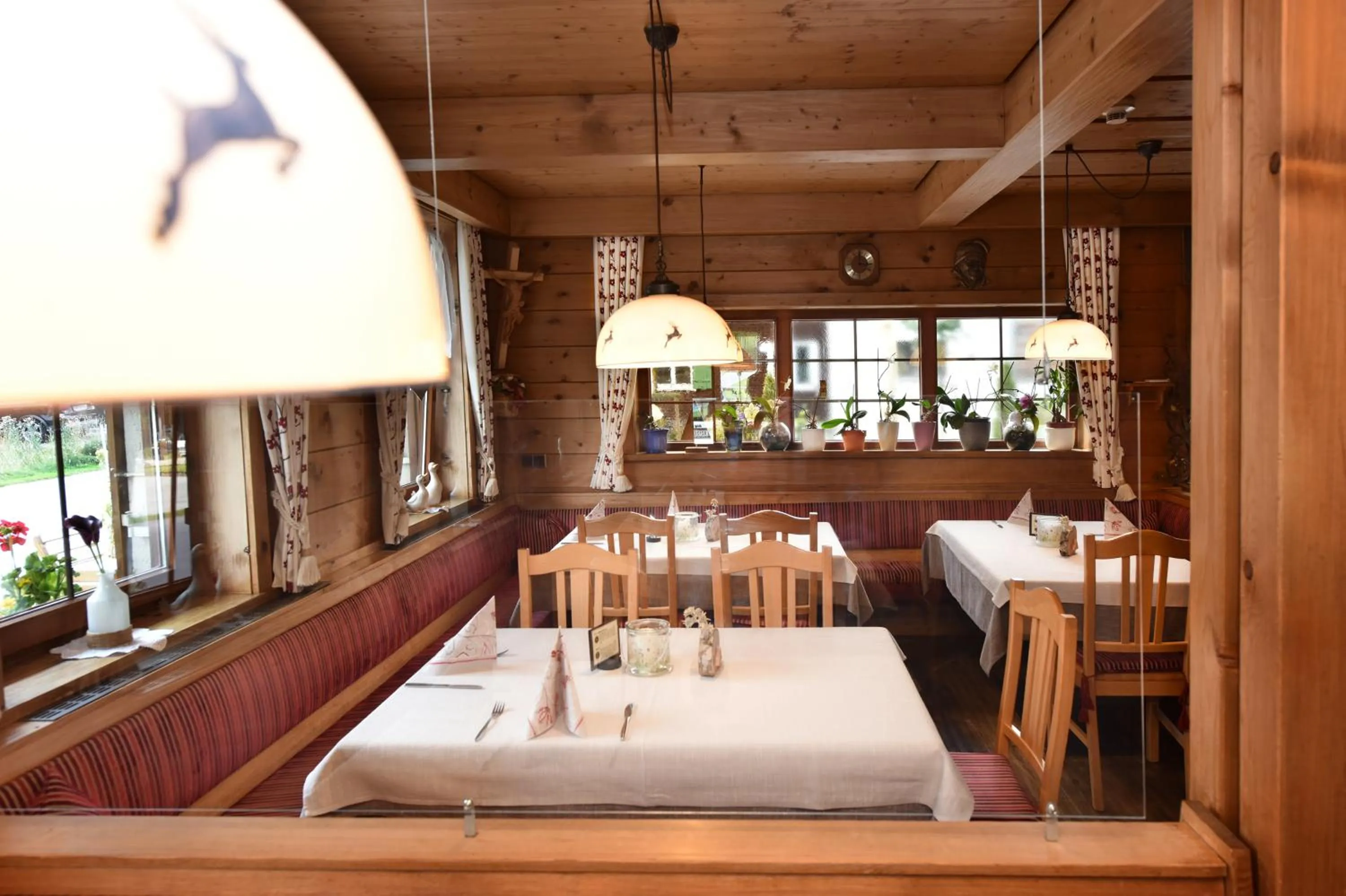 Restaurant/places to eat in Gasthaus & Pension Alphorn
