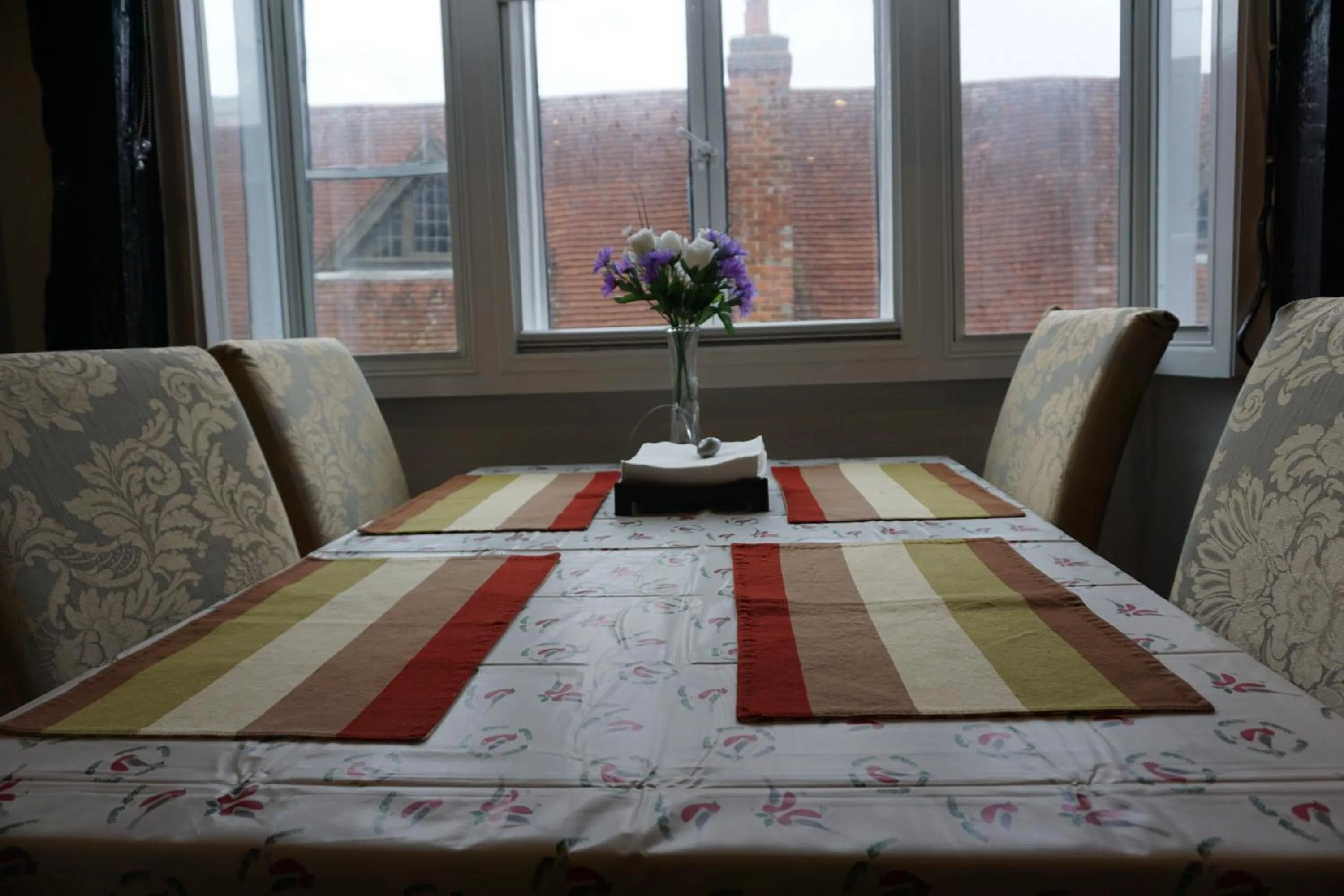 Dining area, Bed in Golden Cross Guesthouse