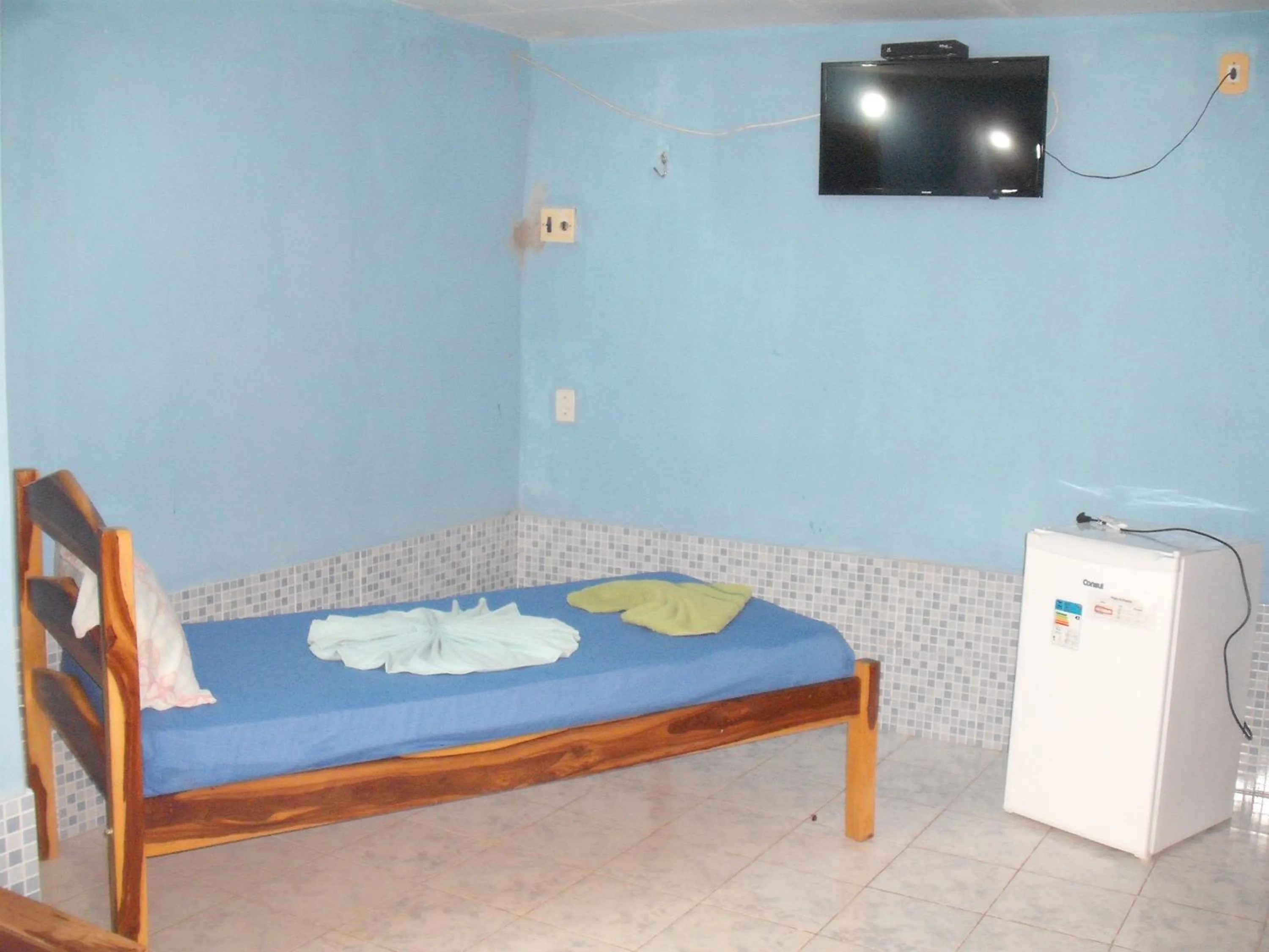 Photo of the whole room, Bed in Pousada Chalé Suiço