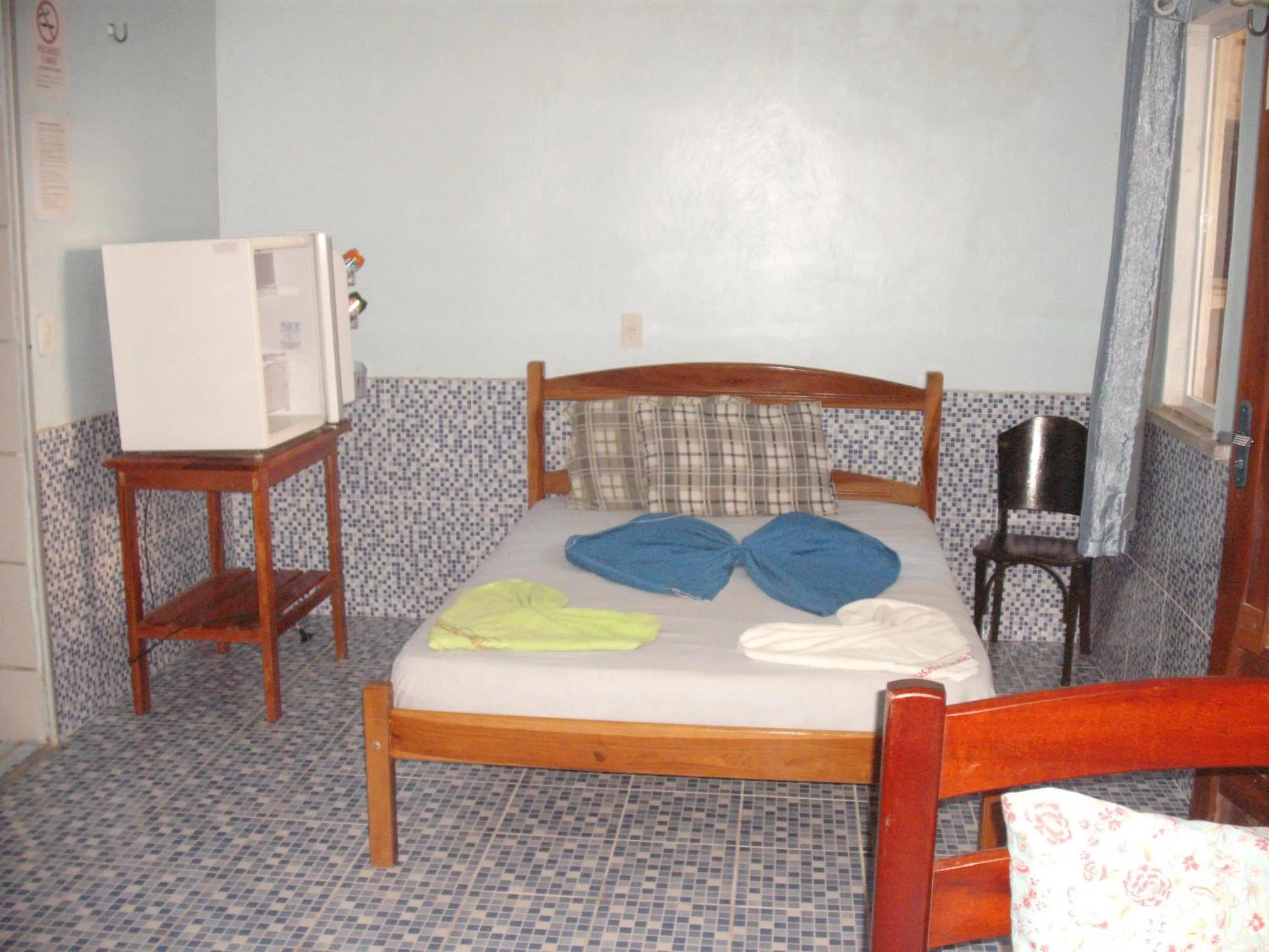 Photo of the whole room, Bed in Pousada Chalé Suiço