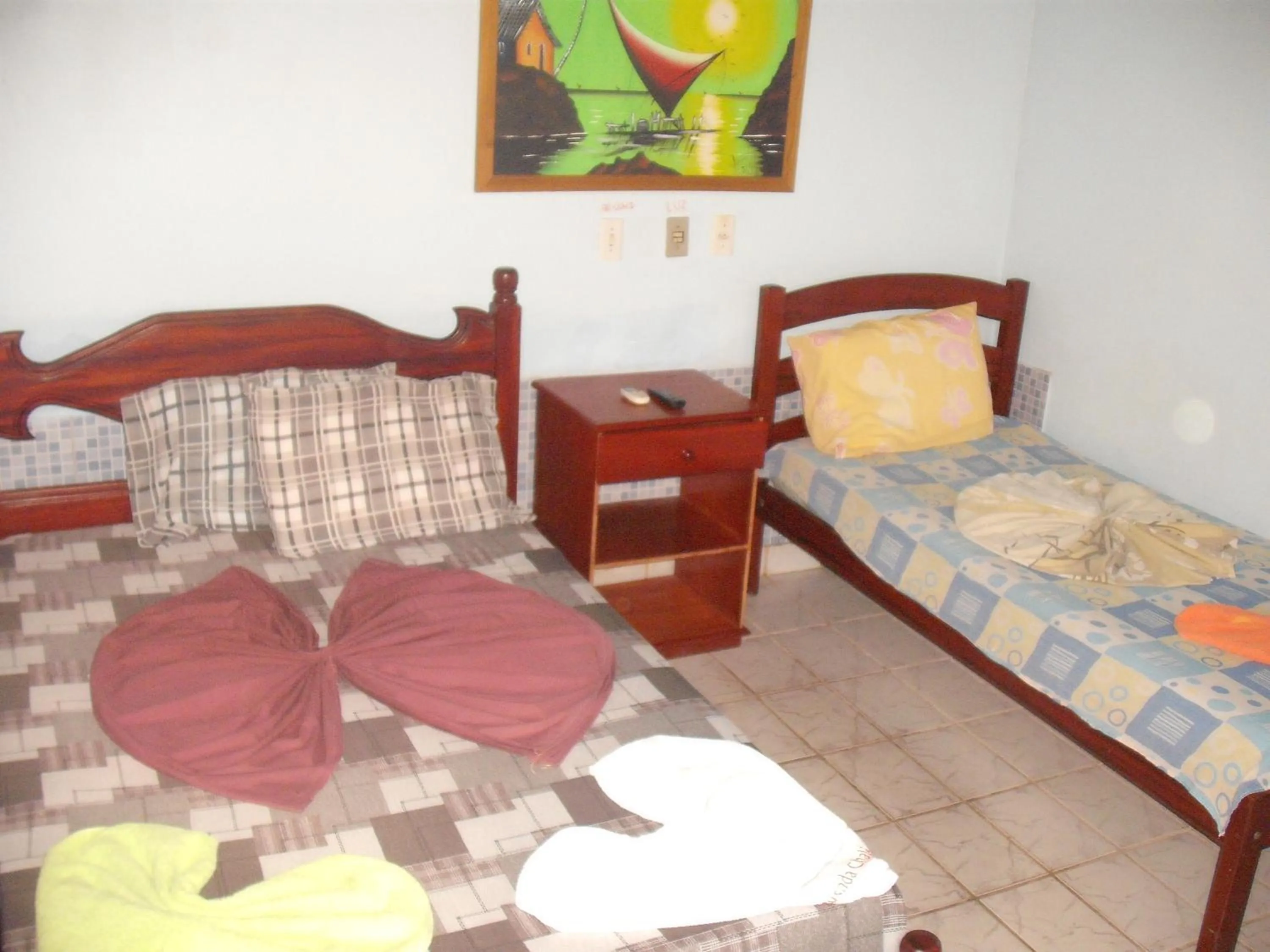 Photo of the whole room, Bed in Pousada Chalé Suiço