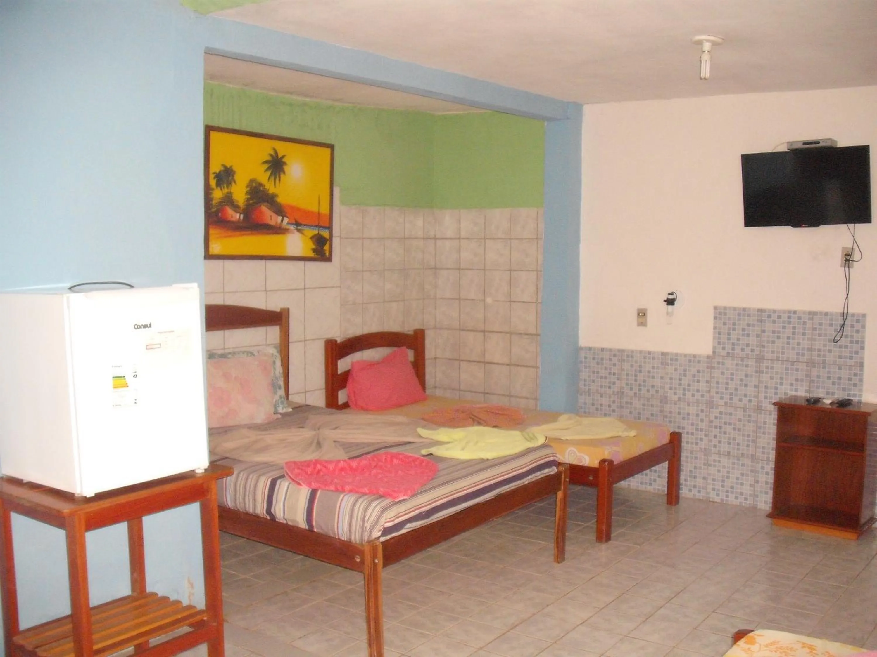 Photo of the whole room, Bed in Pousada Chalé Suiço