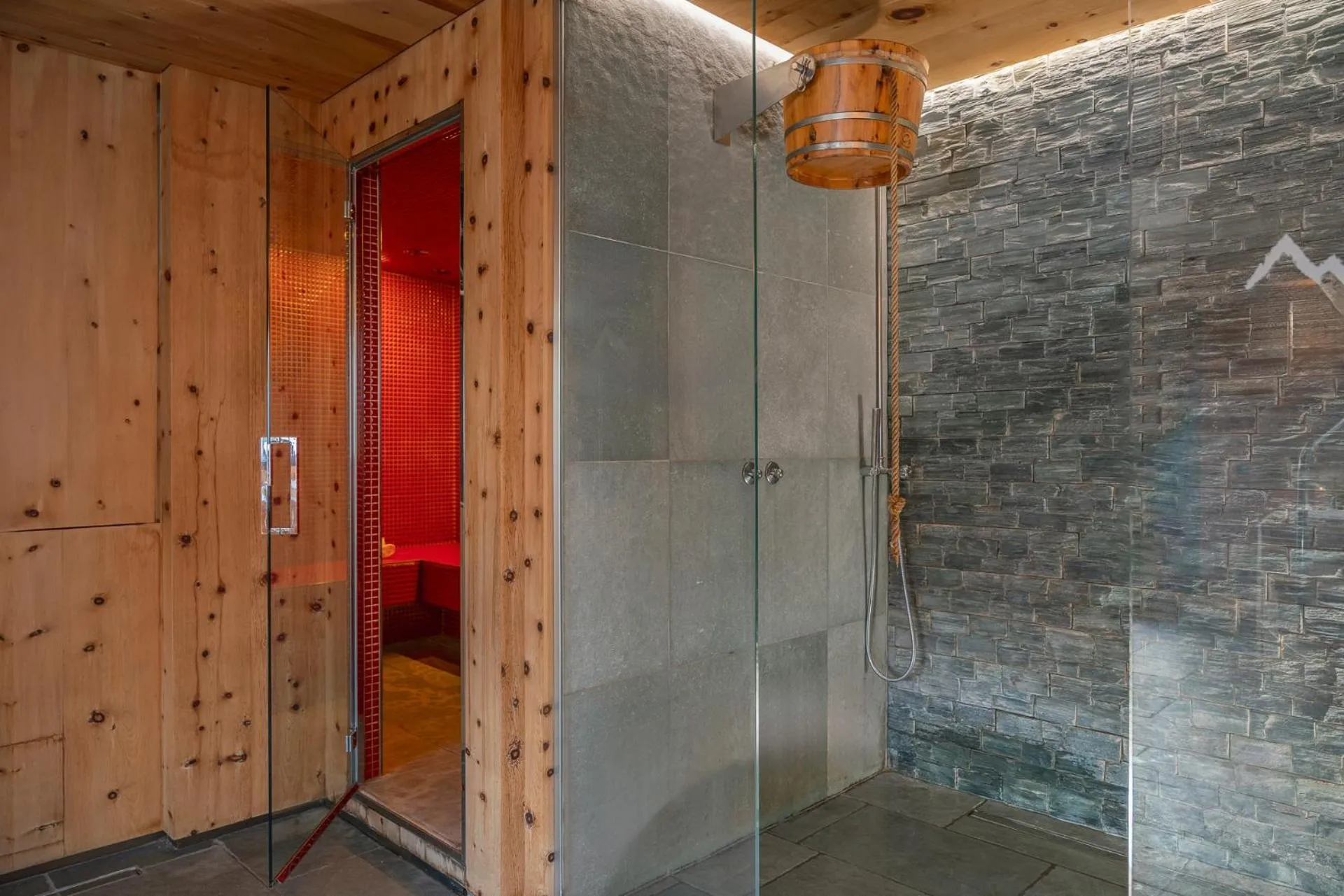 Steam room in Alpen Hotel Chalet