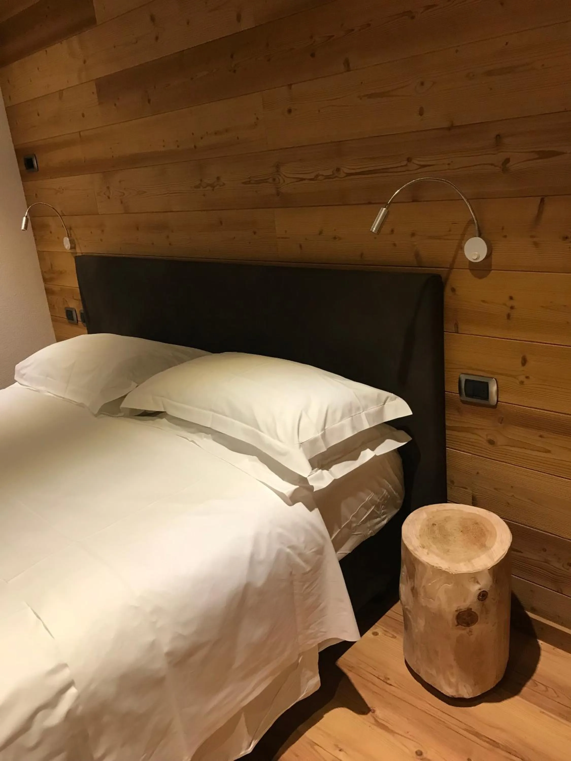 Bedroom, Bed in Alpen Hotel Chalet