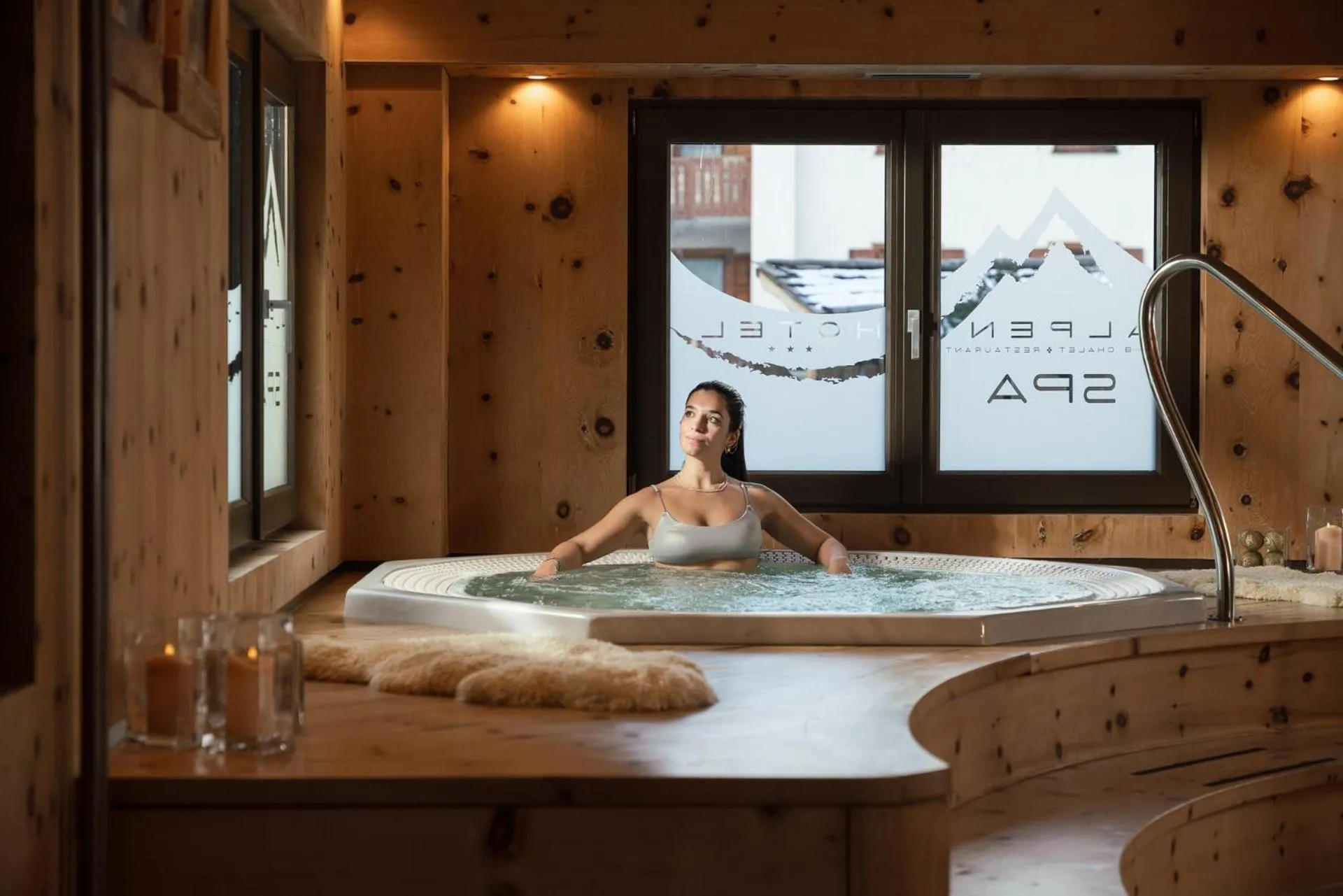 Hot Tub in Alpen Hotel Chalet