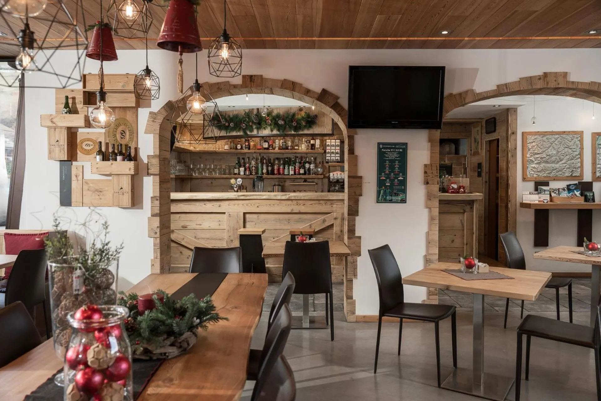 Lounge or bar in Alpen Hotel Chalet