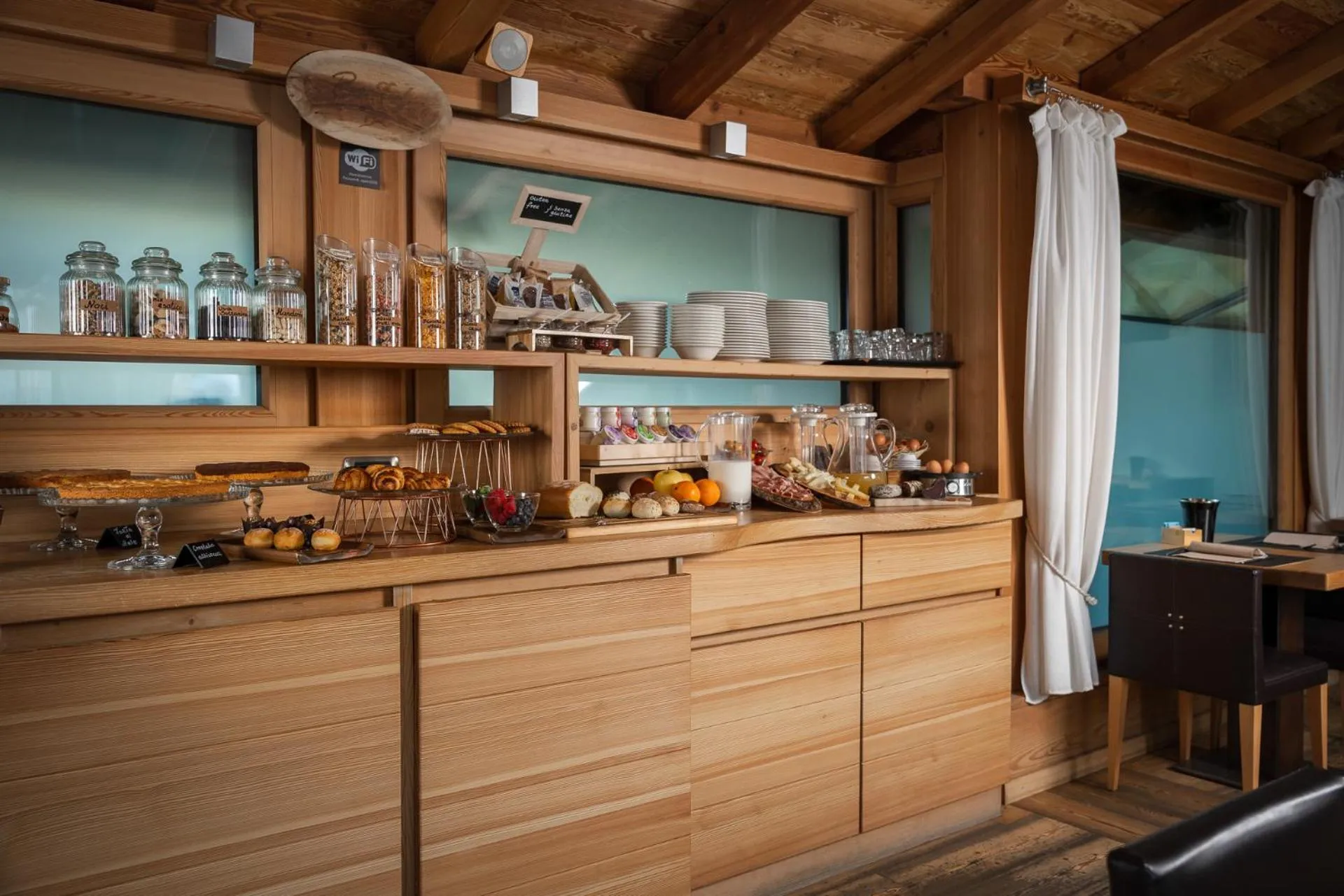 Buffet breakfast in Alpen Hotel Chalet