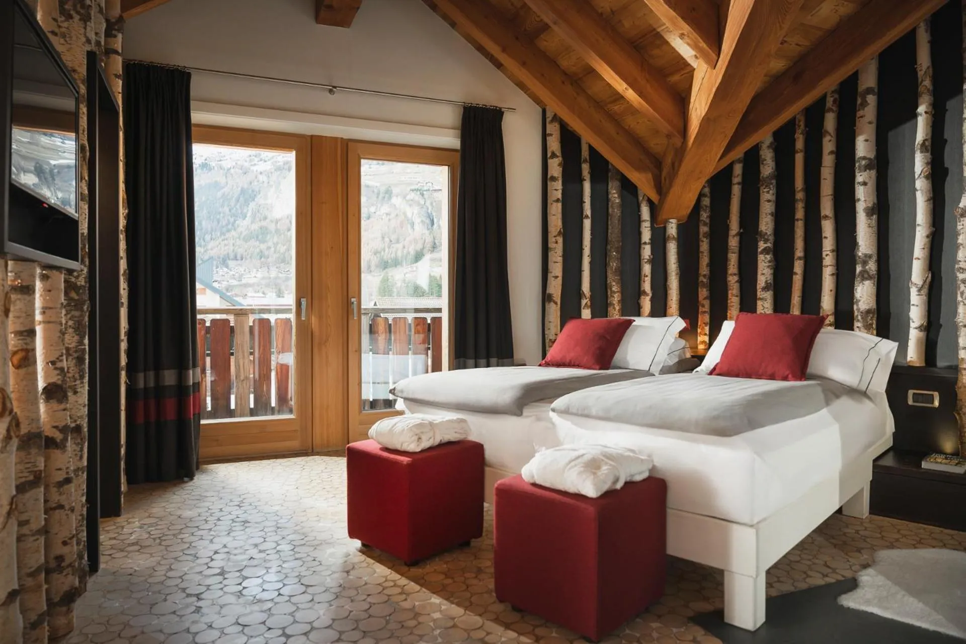 Photo of the whole room, Bed in Alpen Hotel Chalet