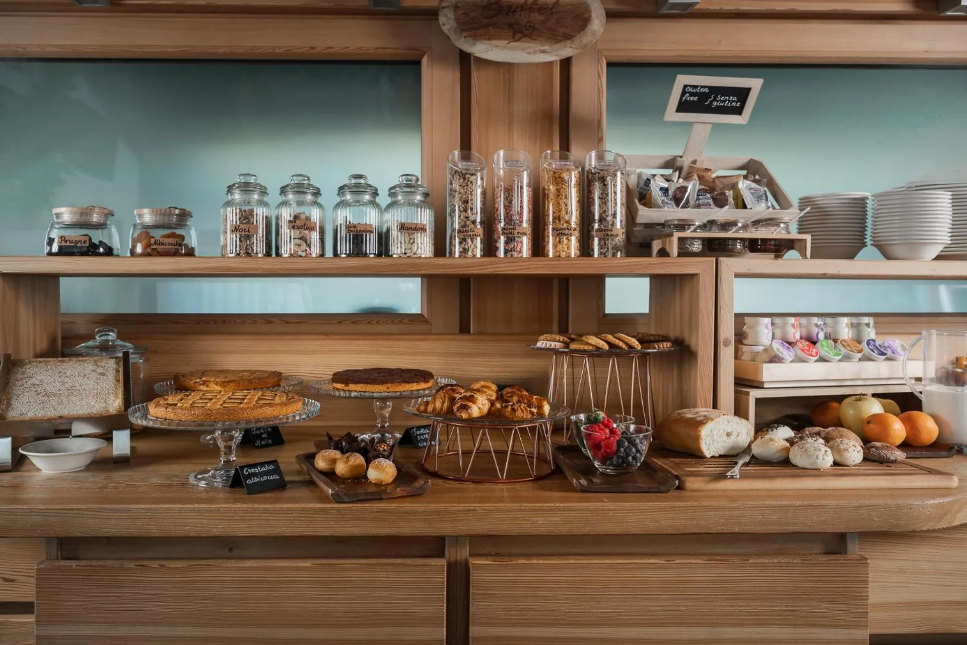 Buffet breakfast in Alpen Hotel Chalet