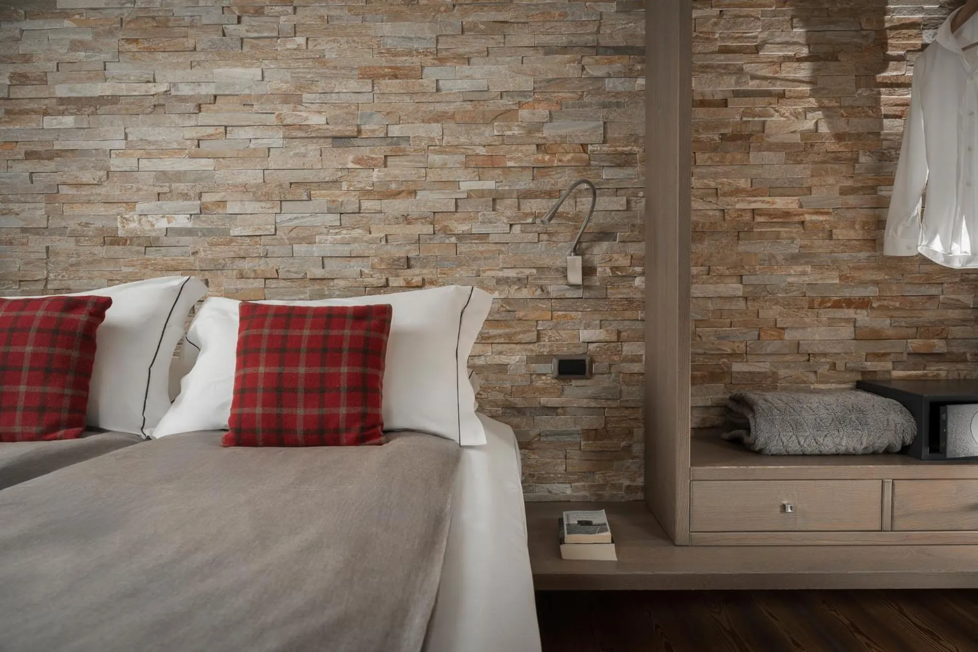 Bedroom, Bed in Alpen Hotel Chalet