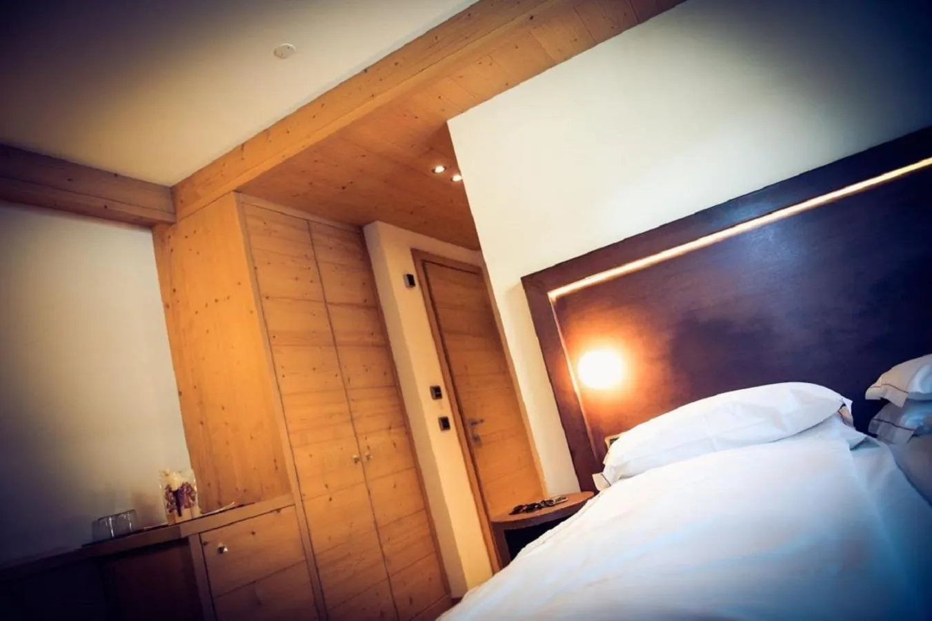 Bedroom, Bed in Alpen Hotel Chalet