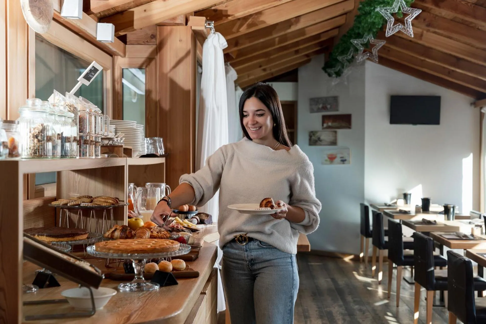 Buffet breakfast in Alpen Hotel Chalet