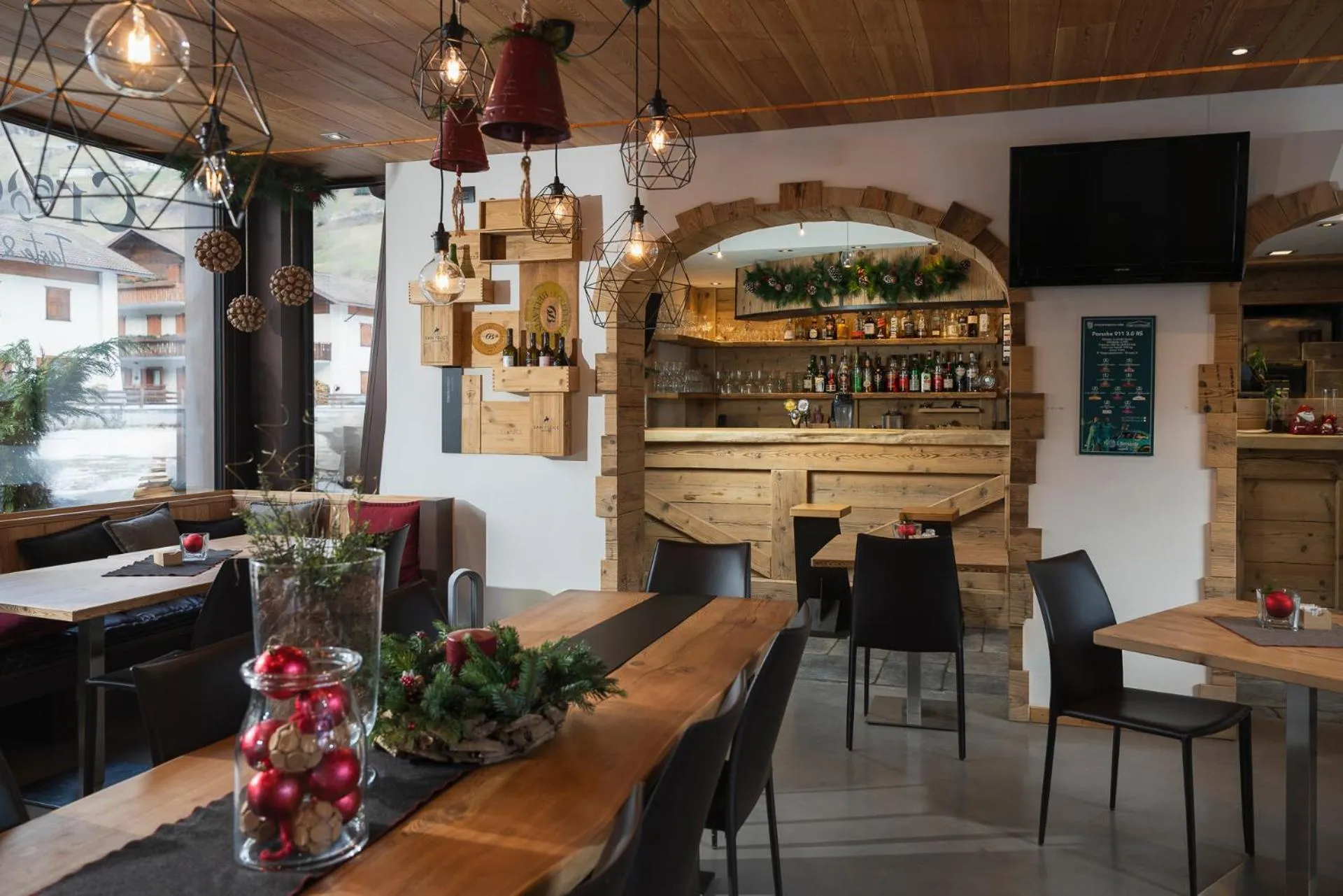Lounge or bar in Alpen Hotel Chalet