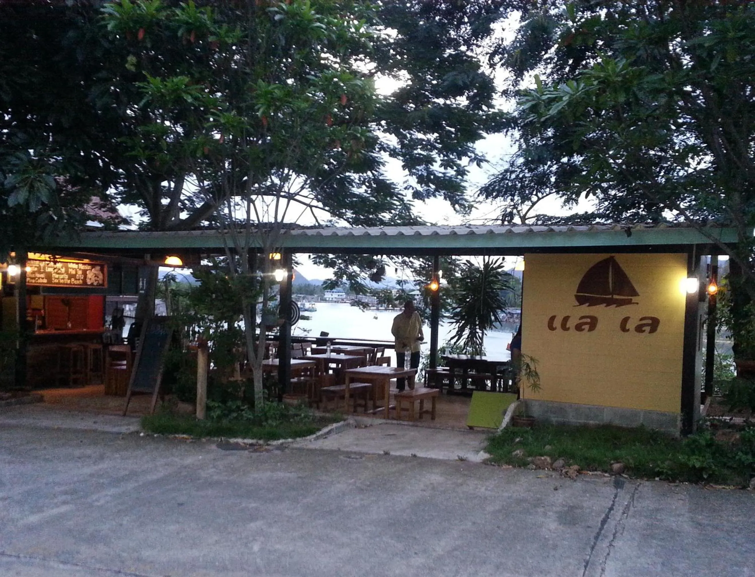 Restaurant/places to eat in Ekman Garden Resort