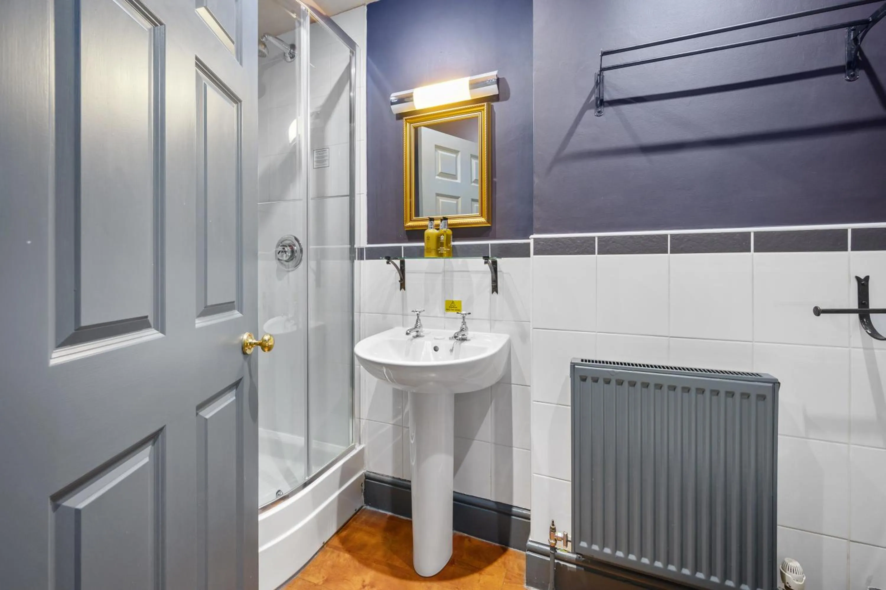 Shower in The Fat Badger