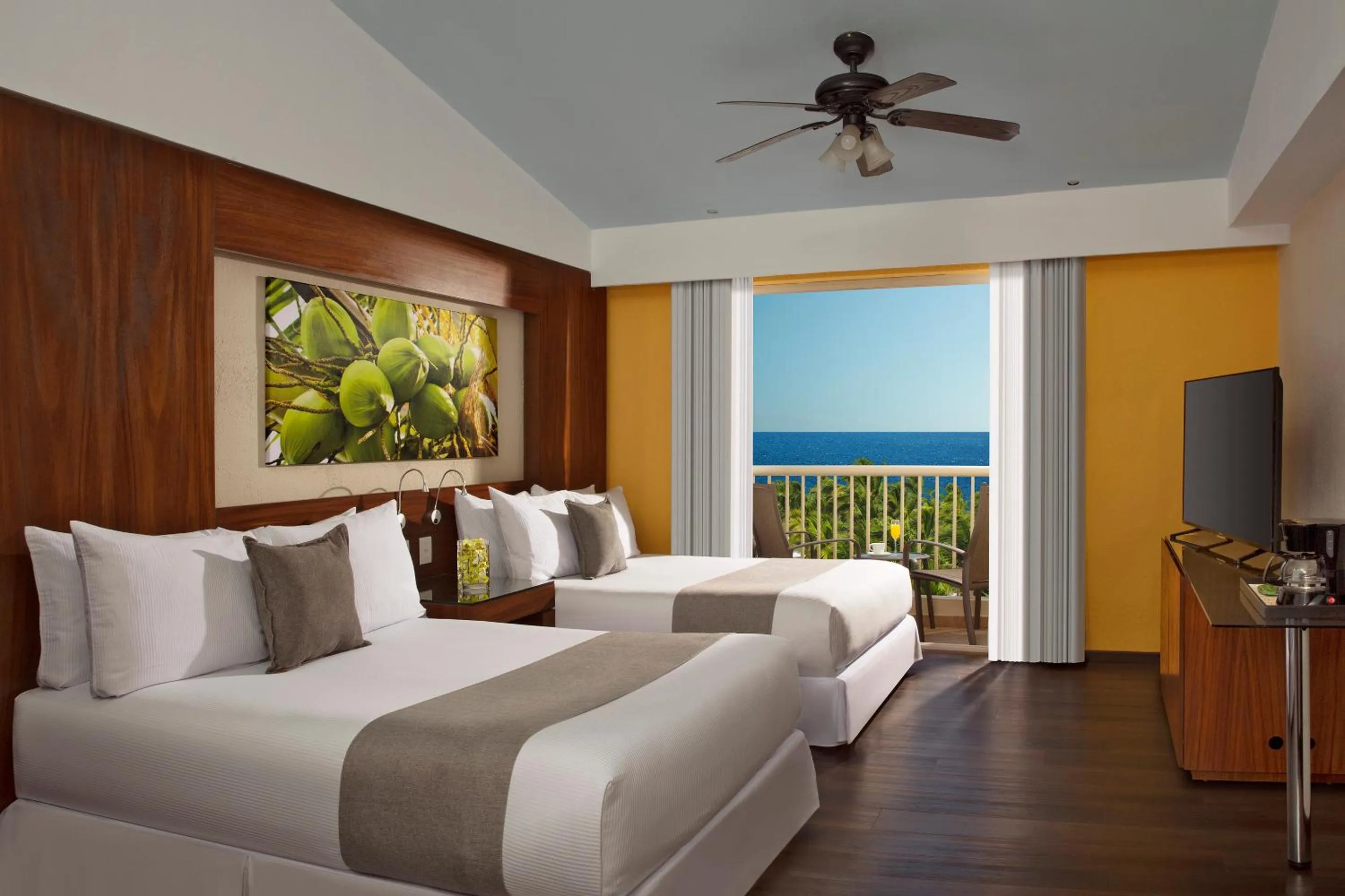 Photo of the whole room, Bed in Krystal Grand Nuevo Vallarta