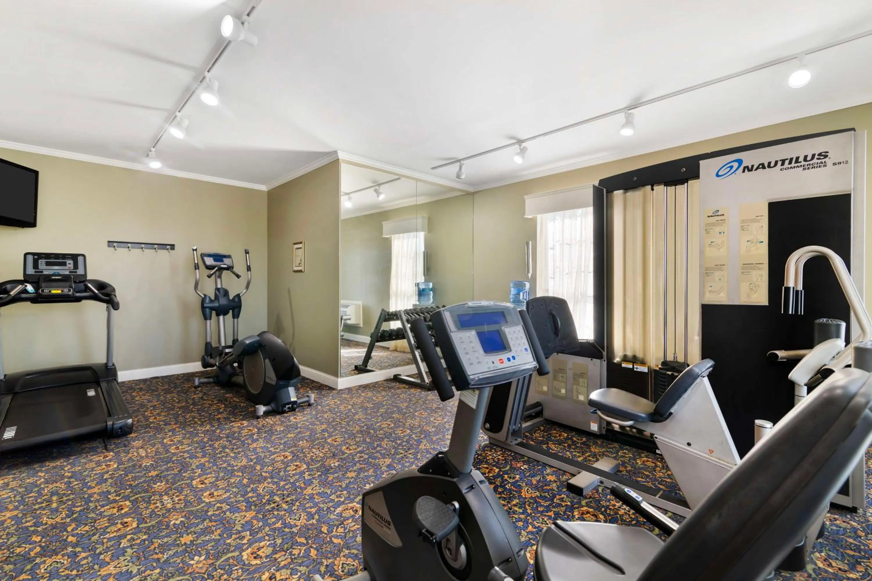 Fitness centre/facilities in Best Western White House Inn