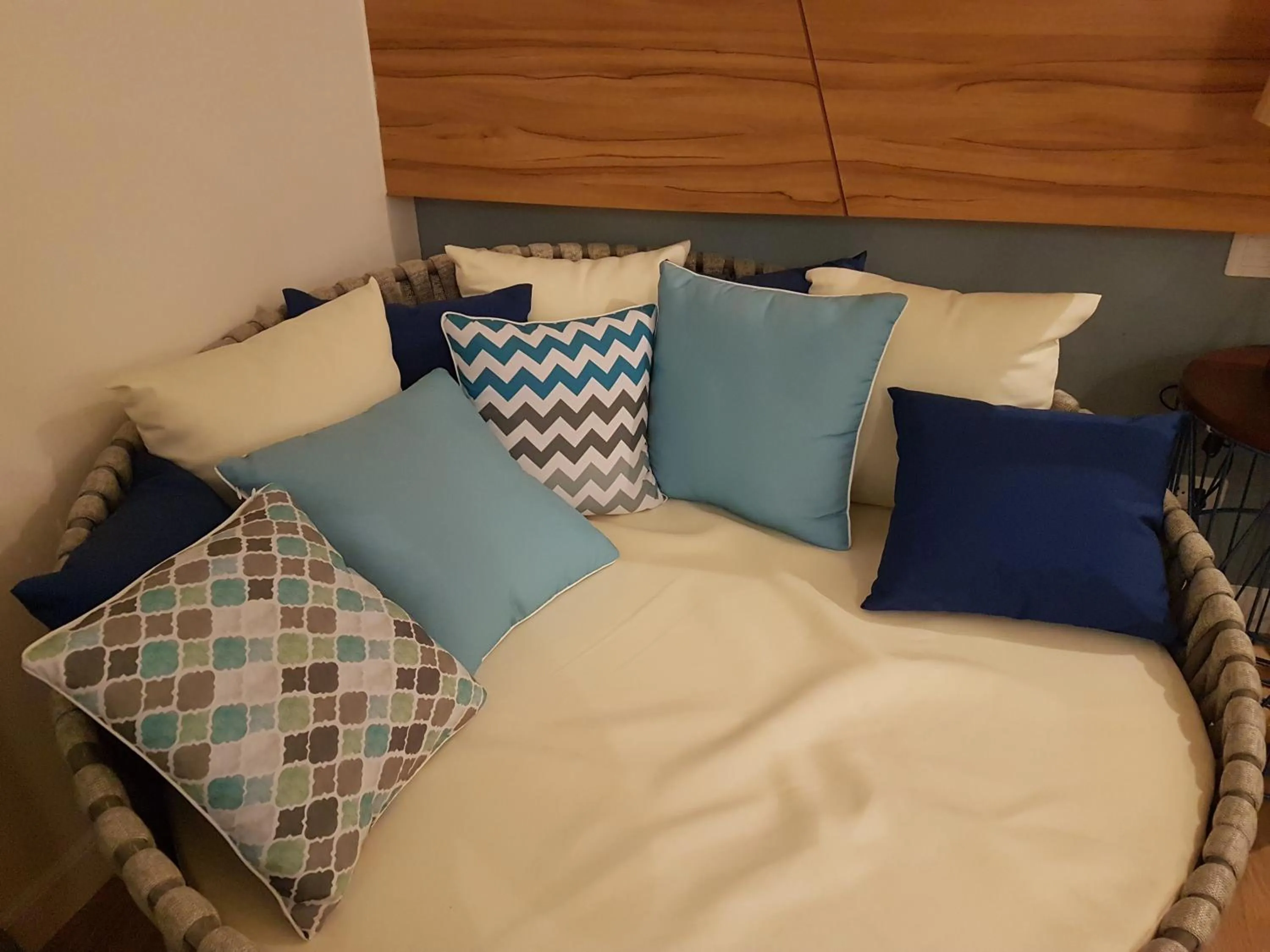 Seating area, Bed in Ferra Hotel and Garden Suites