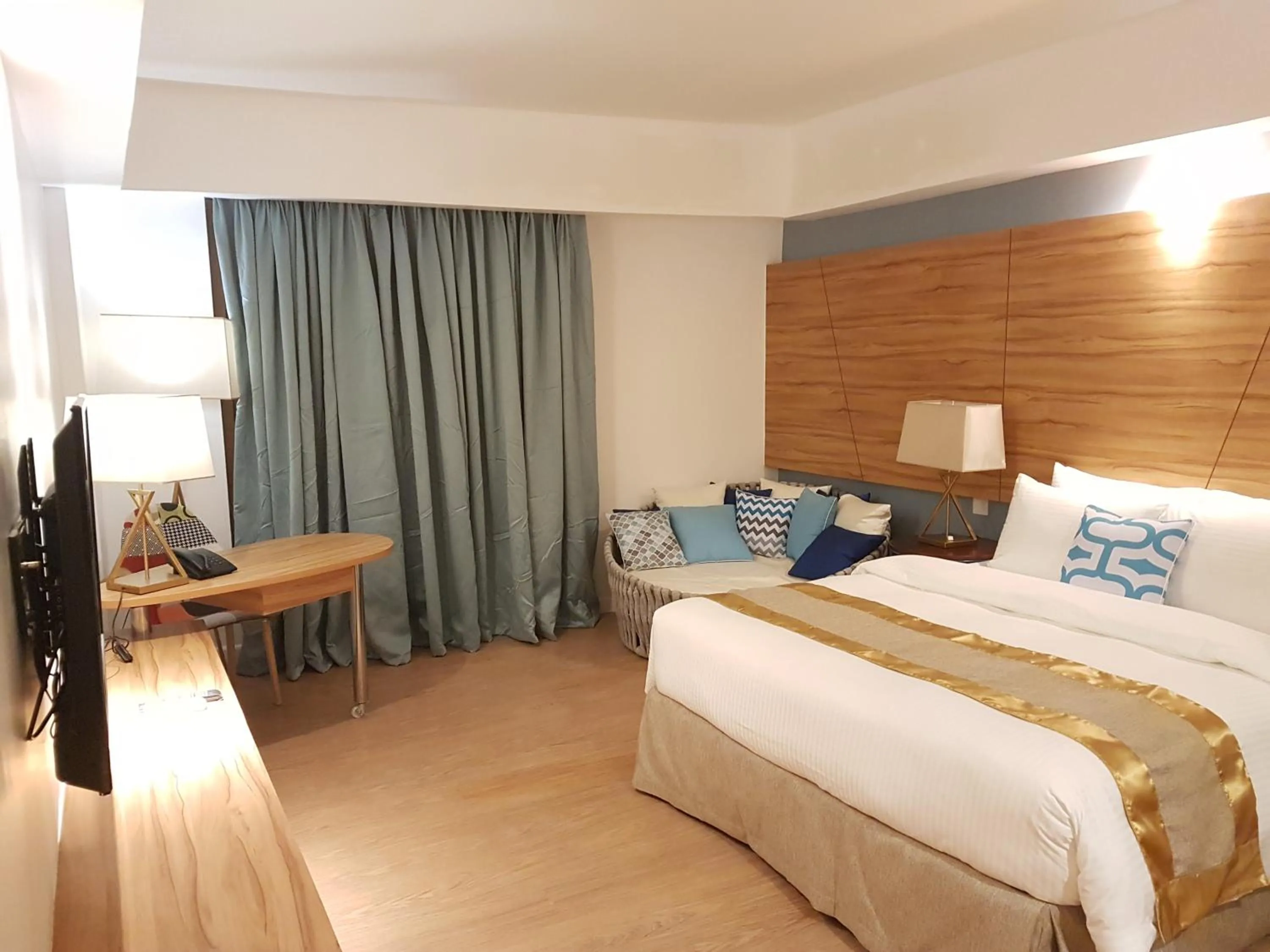 Bedroom, Bed in Ferra Hotel and Garden Suites