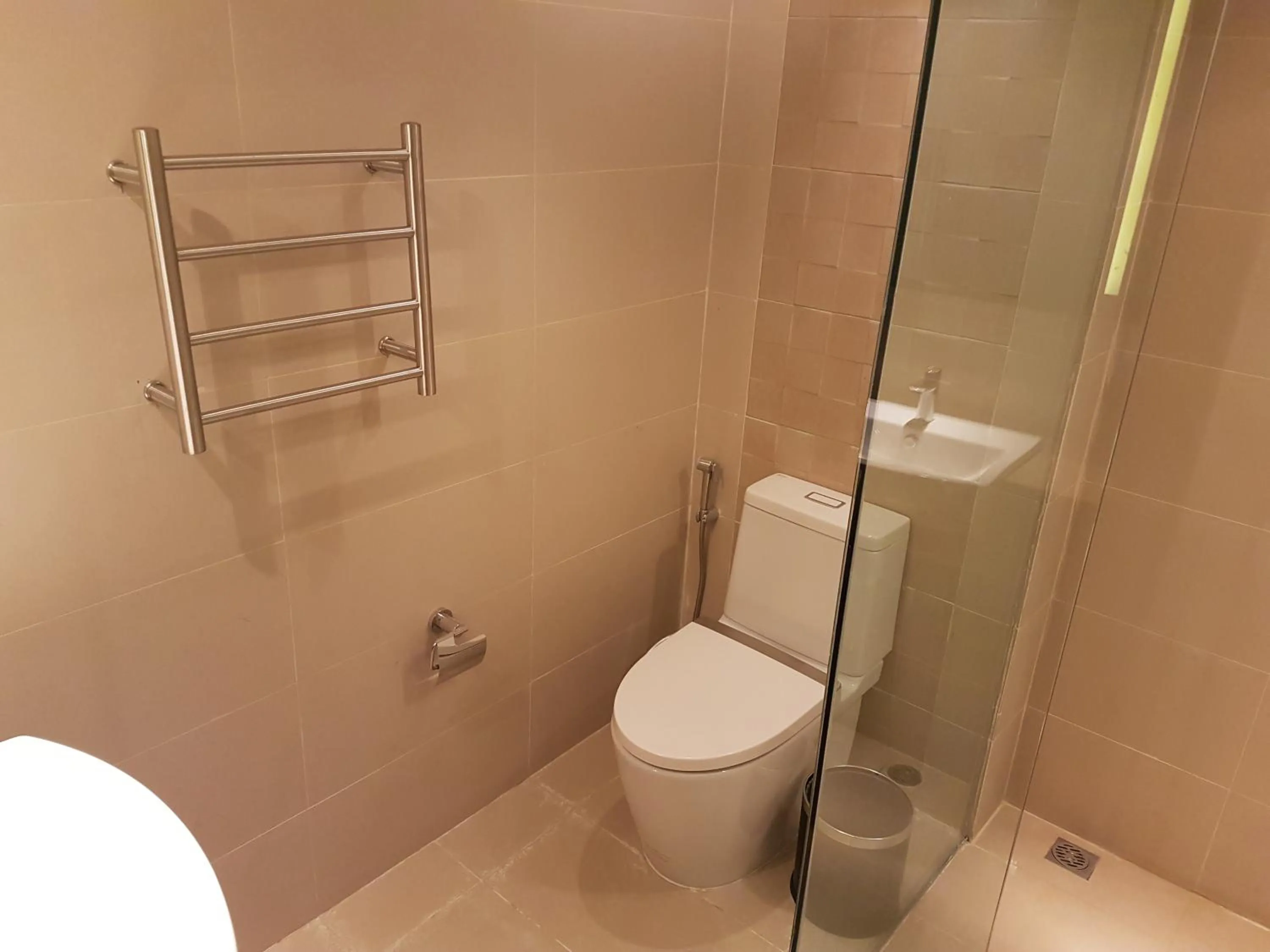 Toilet in Ferra Hotel and Garden Suites