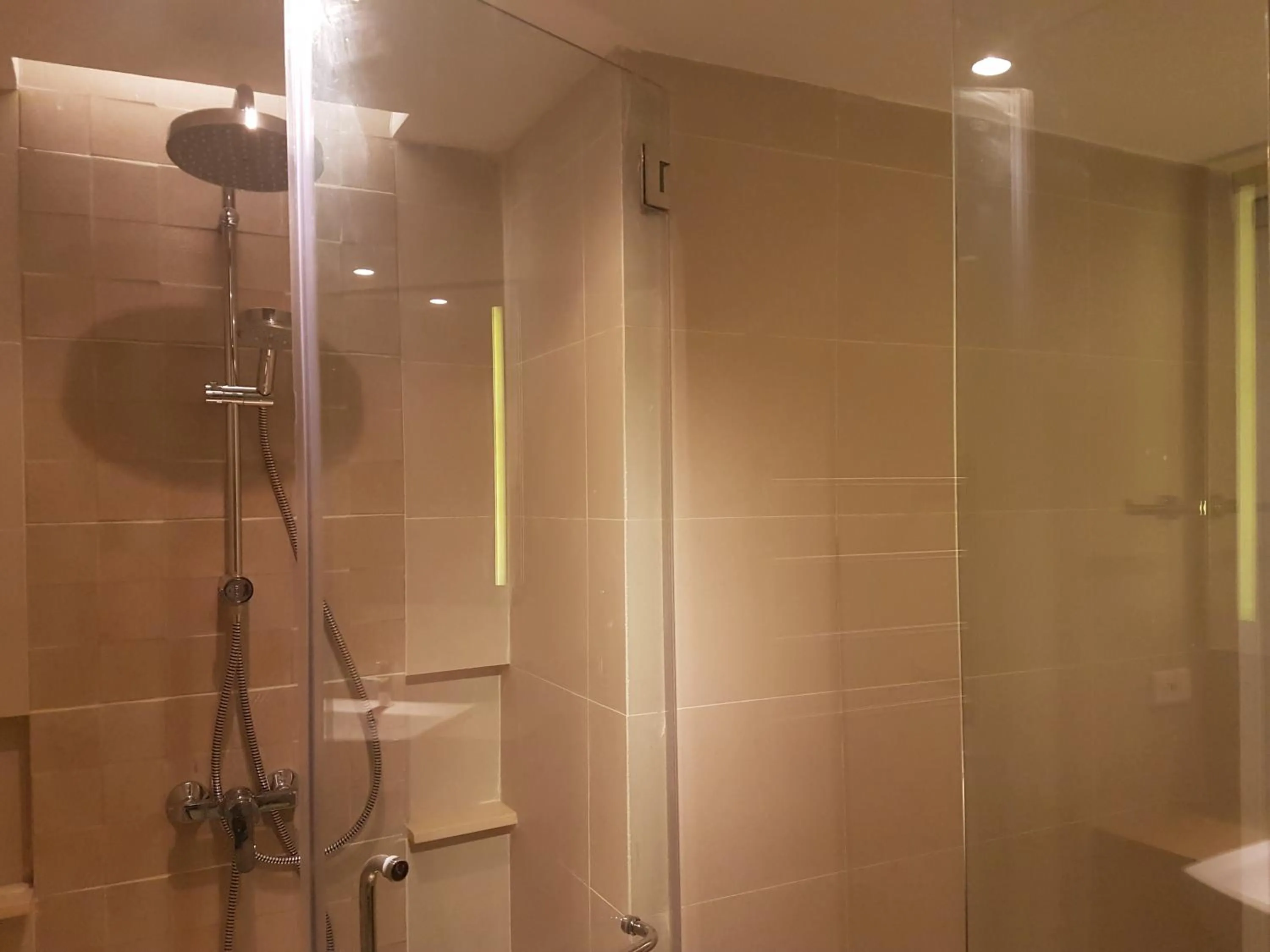Shower in Ferra Hotel and Garden Suites