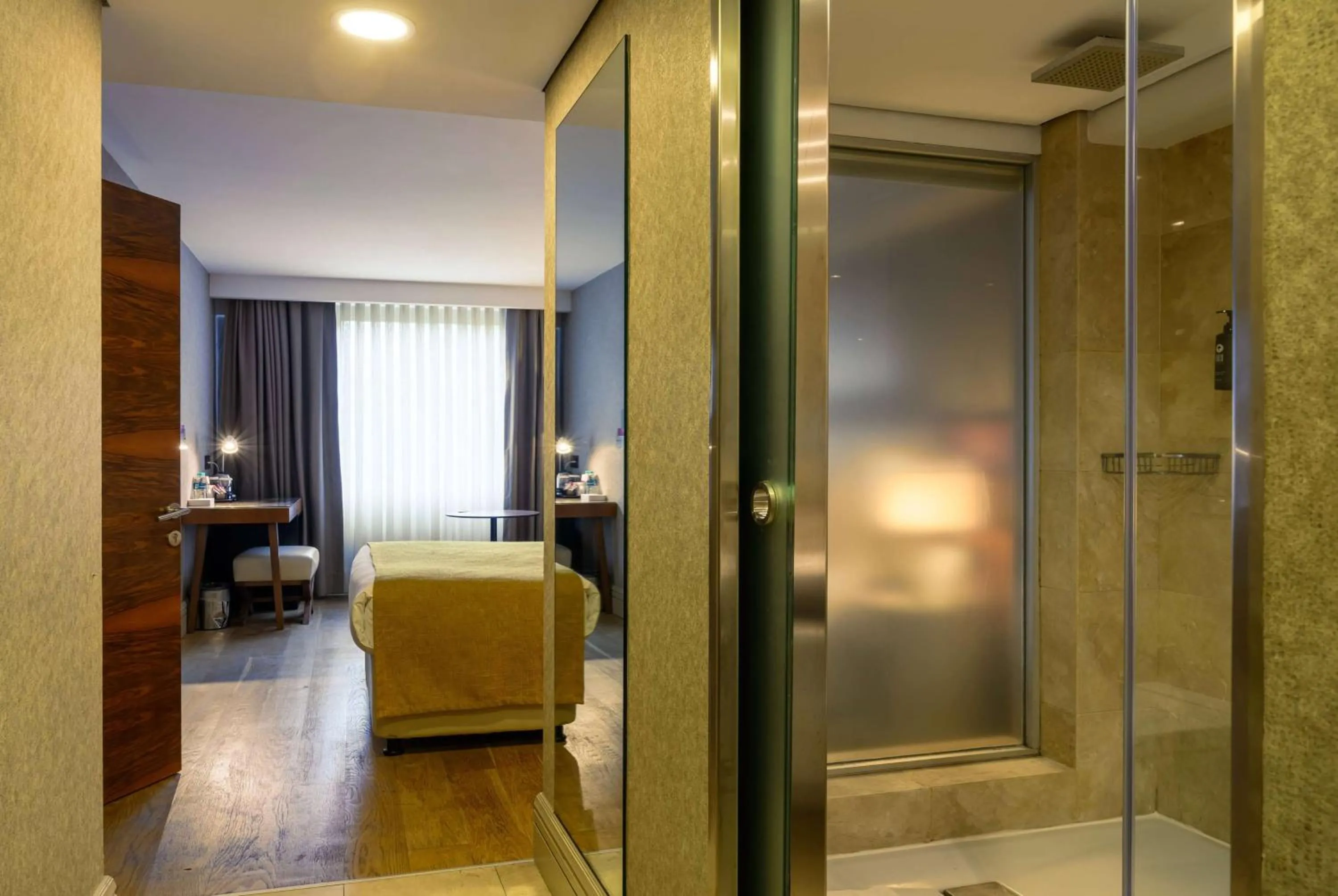 Photo of the whole room, Bed in Ramada by Wyndham Istanbul Grand Bazaar