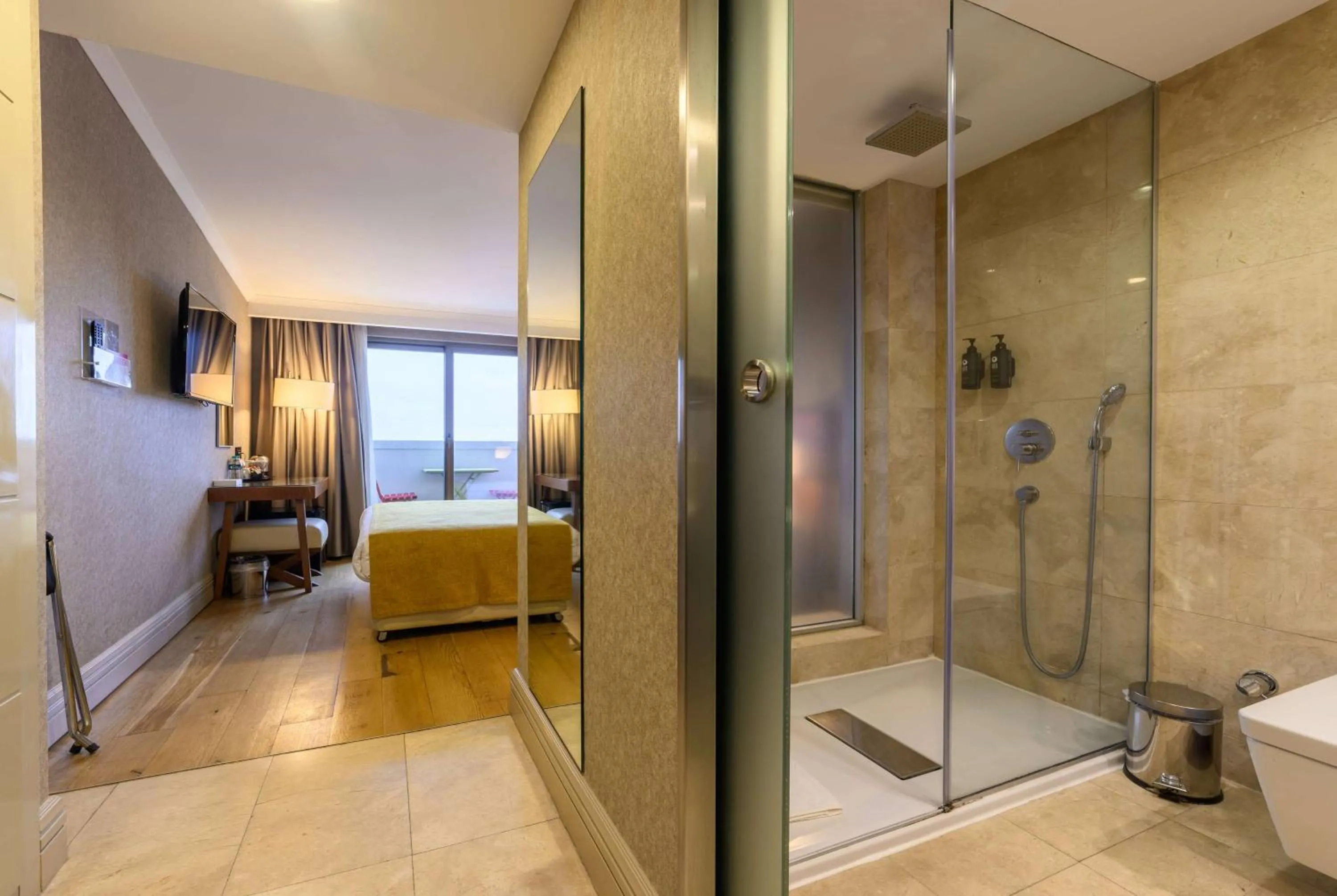 Photo of the whole room, Bed in Ramada by Wyndham Istanbul Grand Bazaar