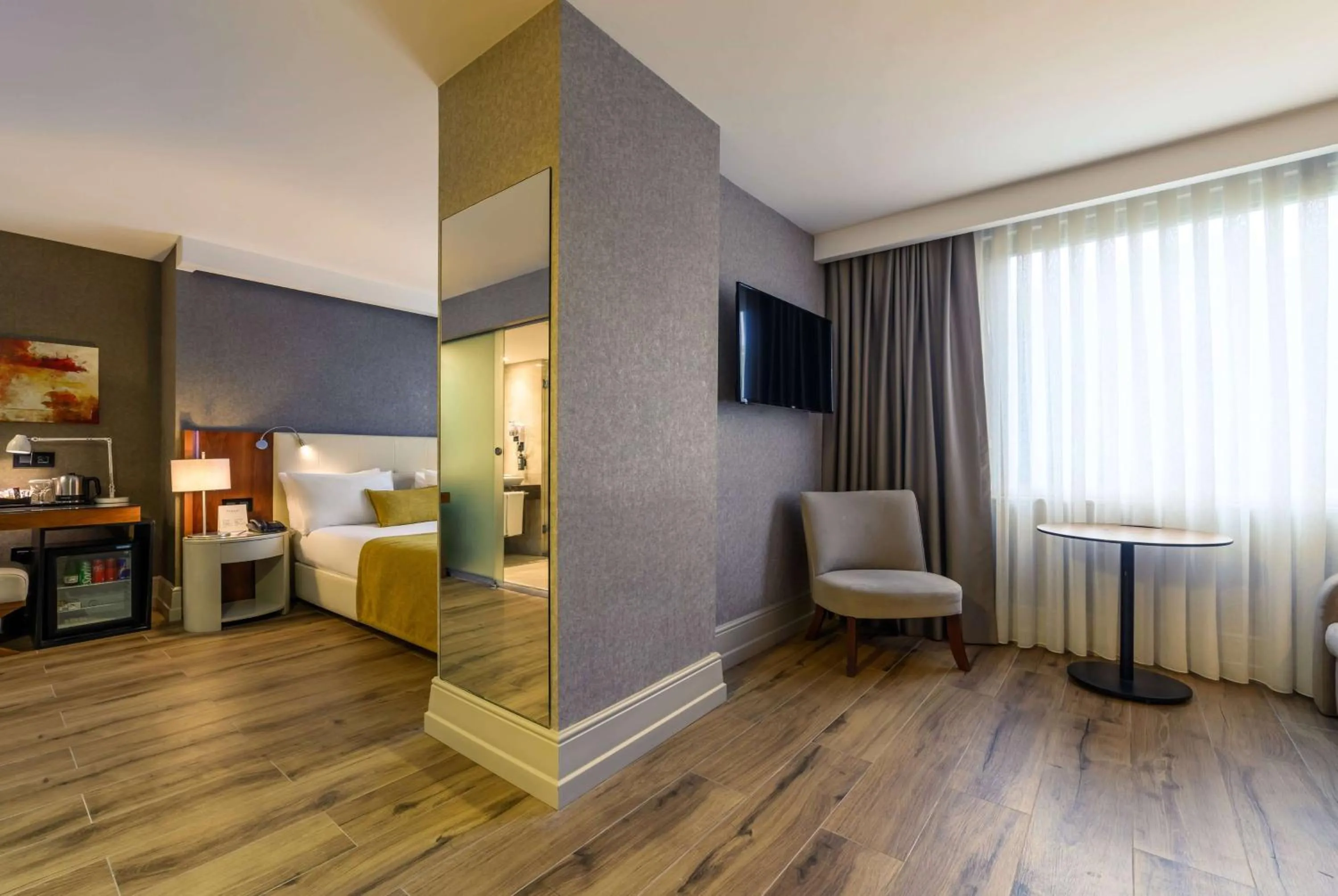 Photo of the whole room, Bed in Ramada by Wyndham Istanbul Grand Bazaar