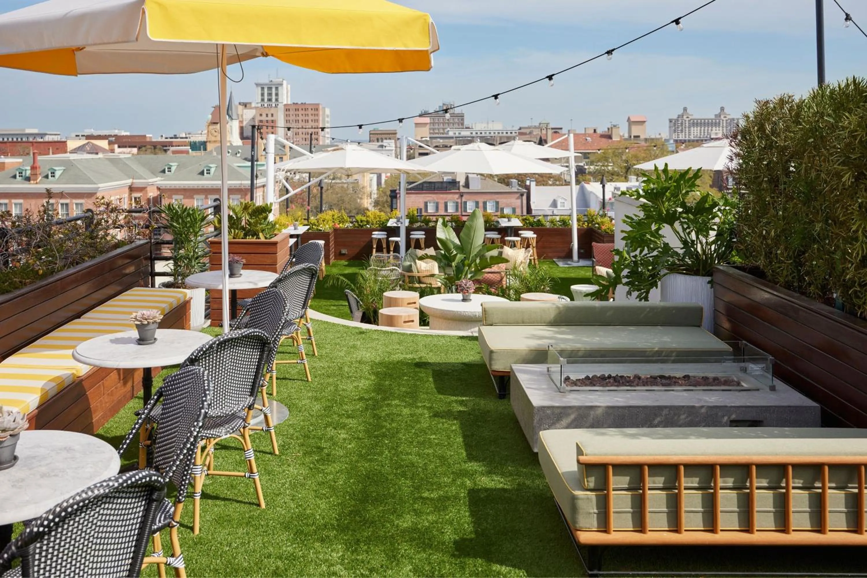 Restaurant/places to eat in Perry Lane Hotel, a Luxury Collection Hotel, Savannah