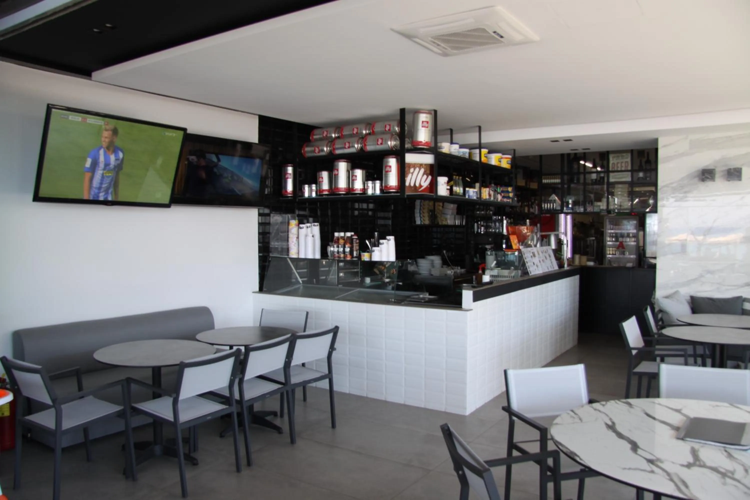 Lounge or bar in Meliton Inn Hotel & Suites by the beach