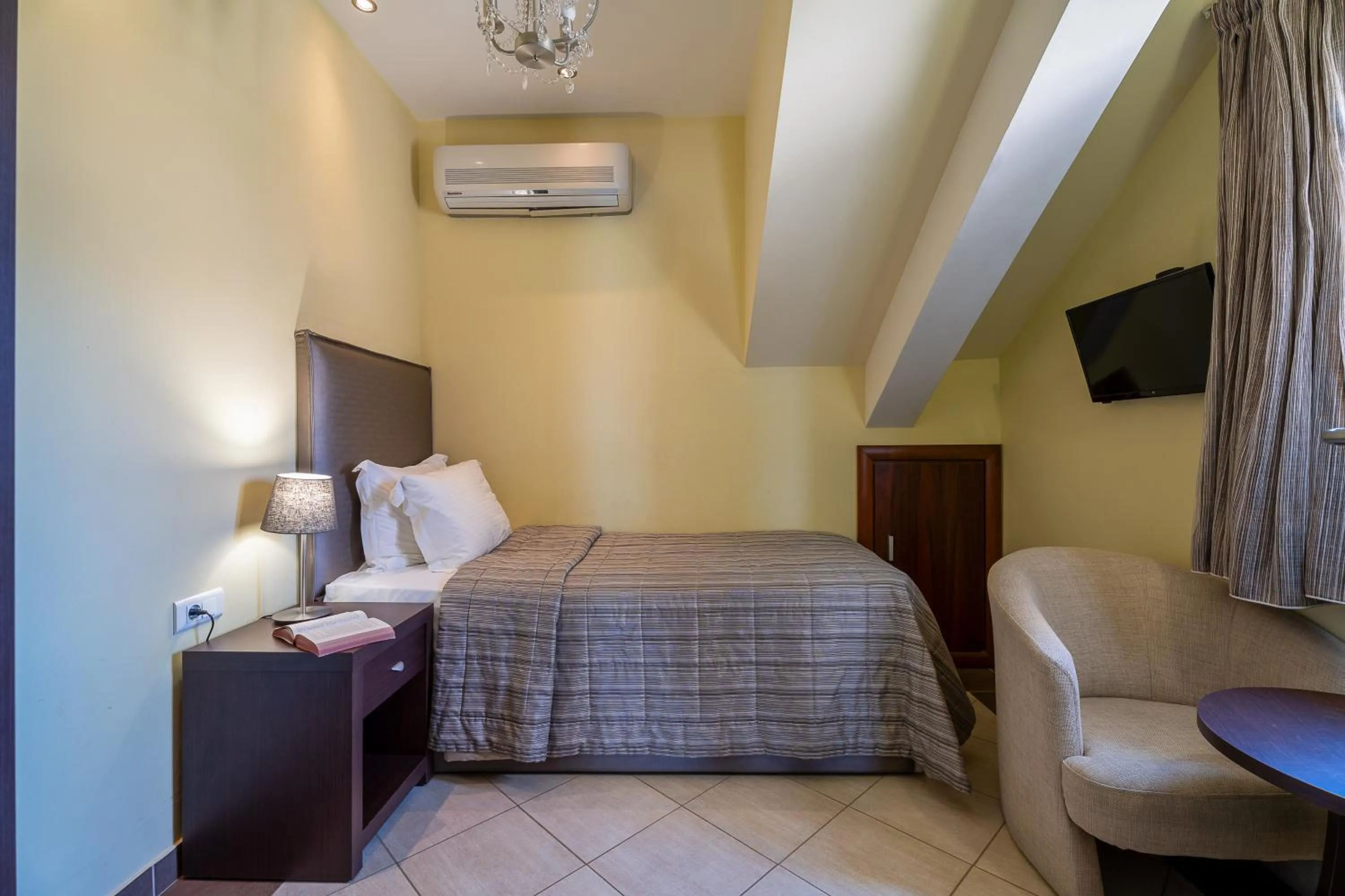 Bed in Meliton Inn Hotel & Suites by the beach