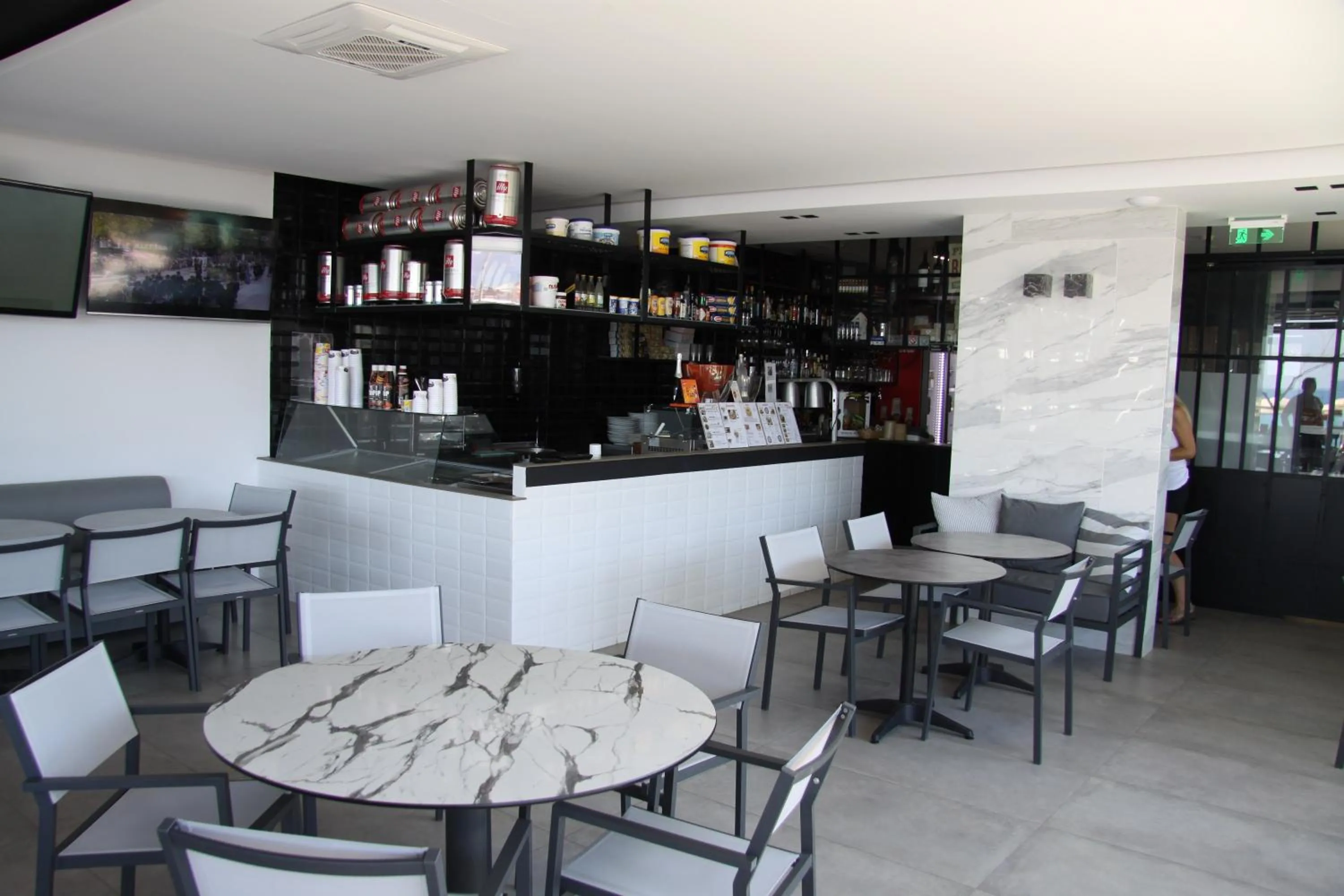 Lounge or bar in Meliton Inn Hotel & Suites by the beach