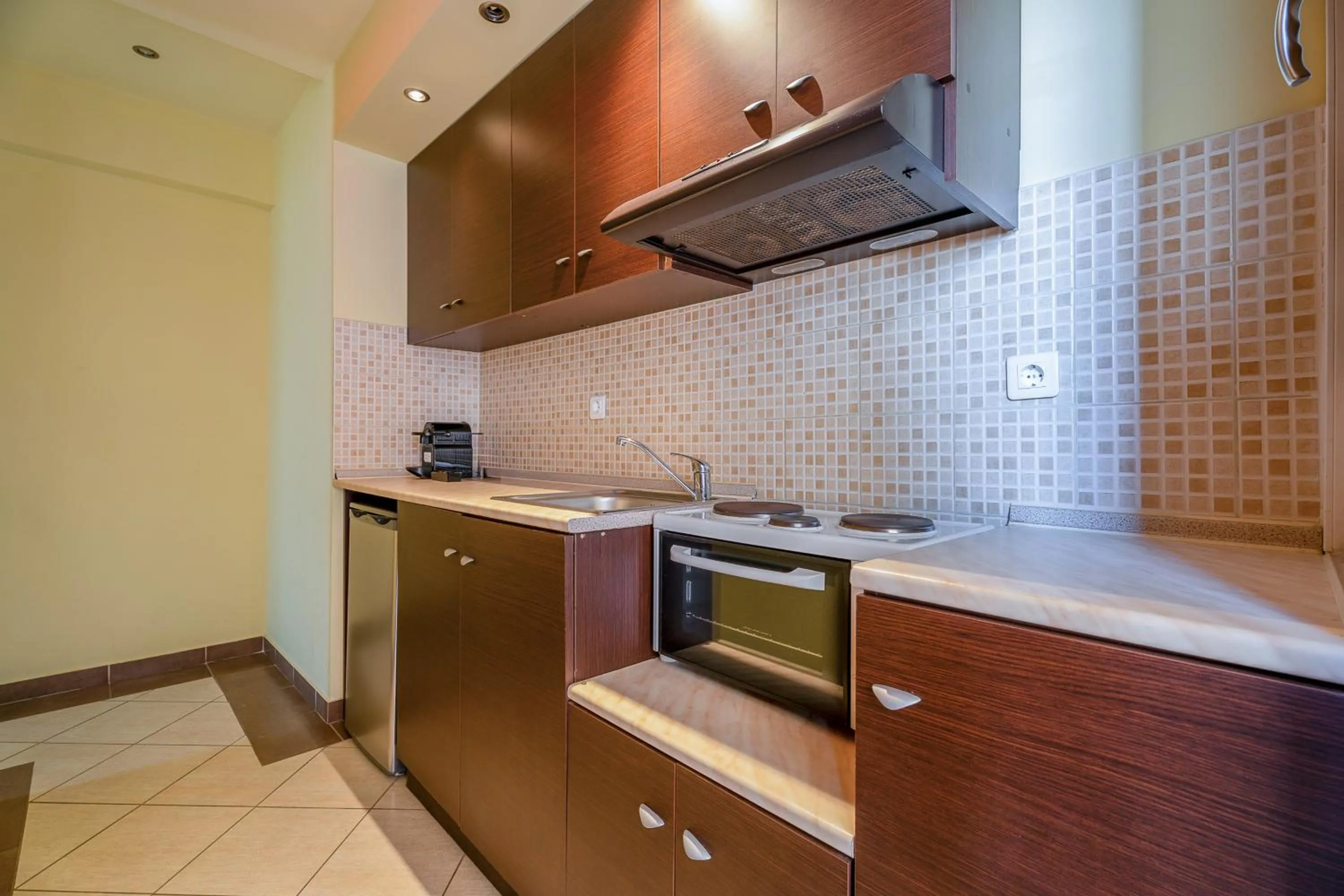 Meliton Inn Hotel & Suites by the beach