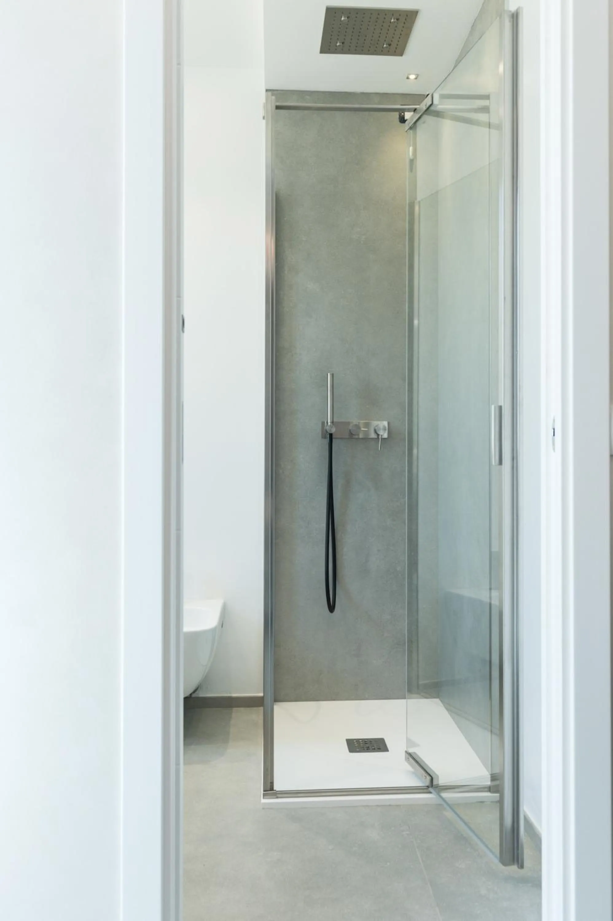 Shower in Hotel Commodore