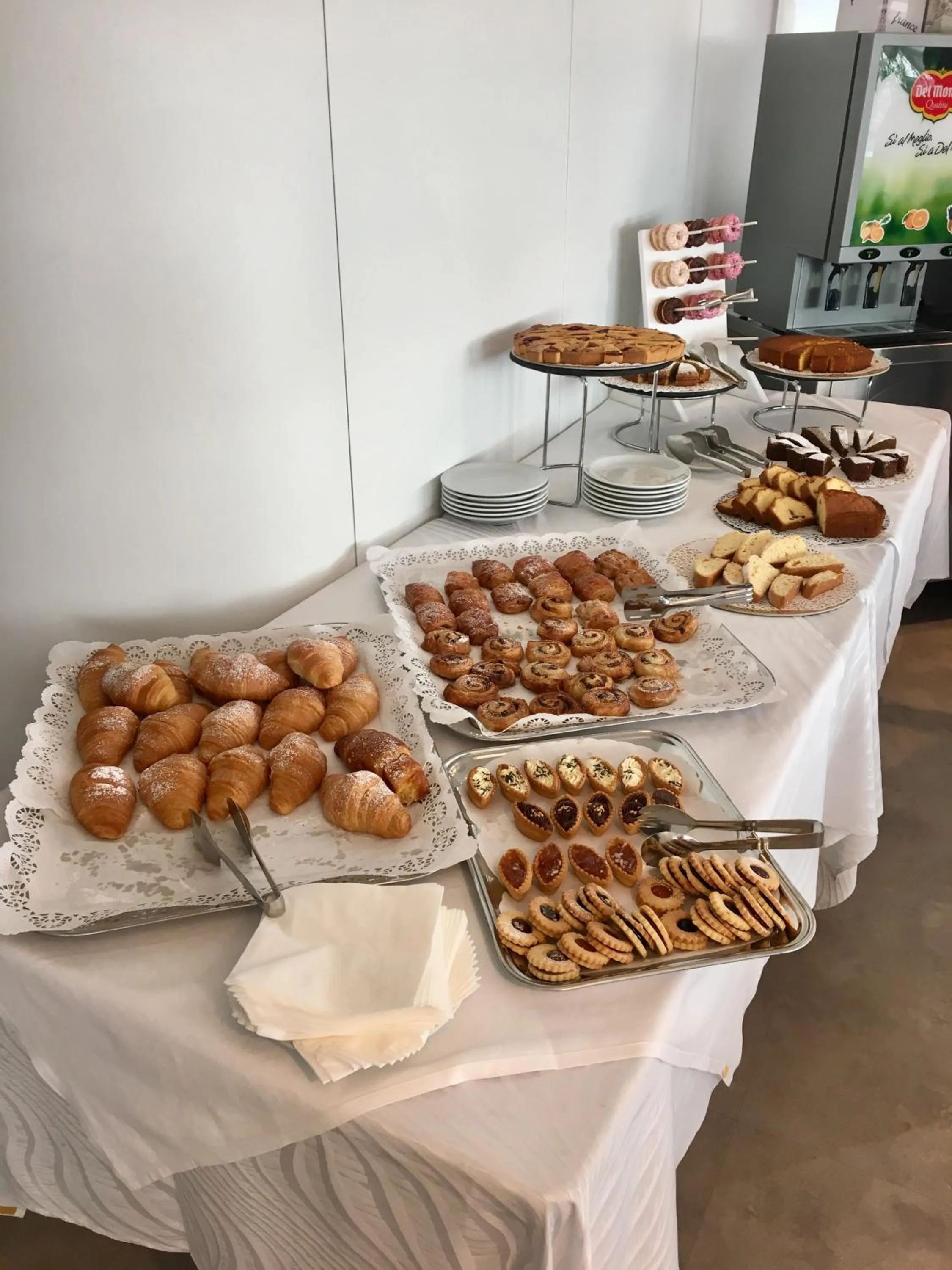 Breakfast in Hotel Commodore