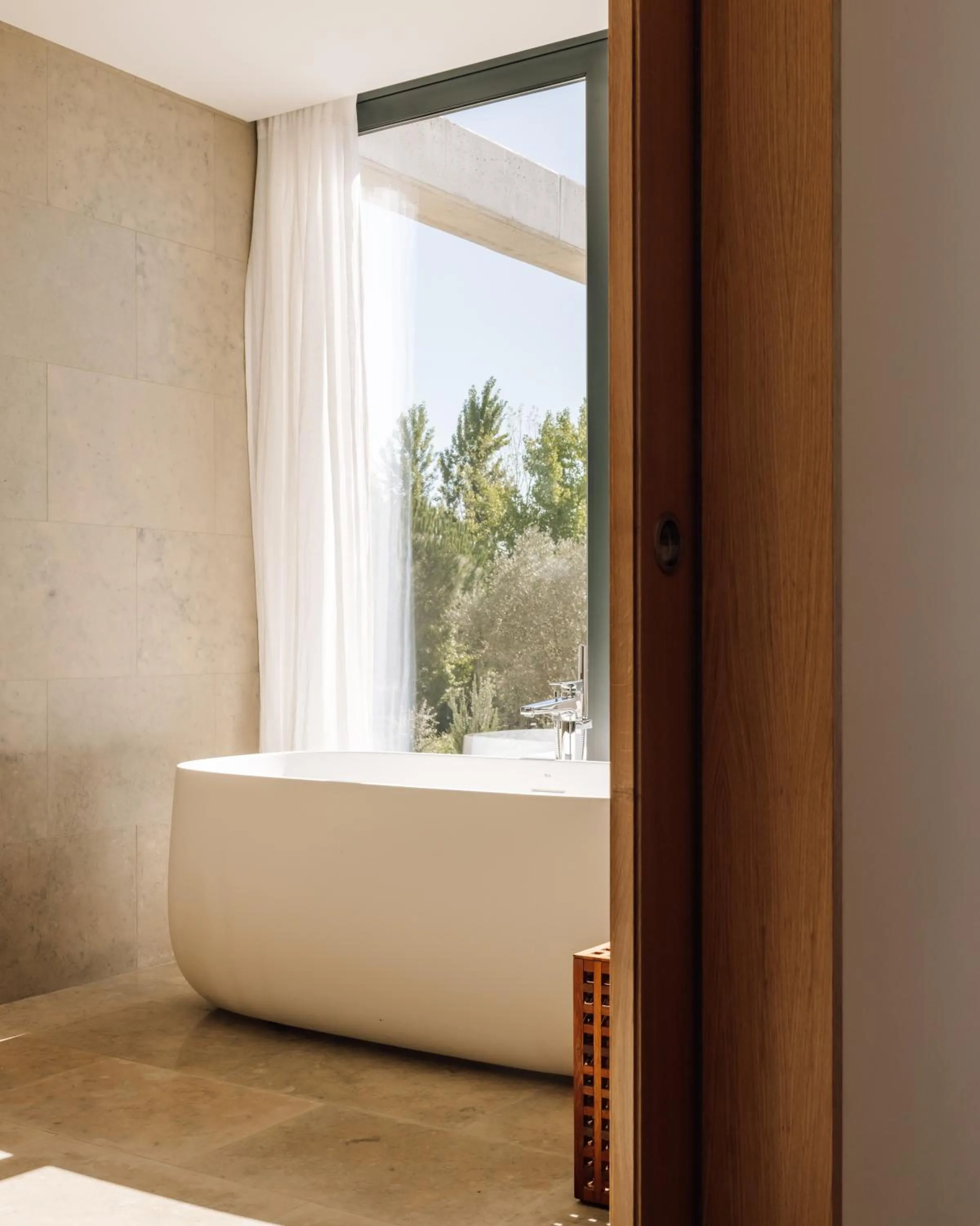 Bathroom in L'AND Vineyards - Relais & Châteaux