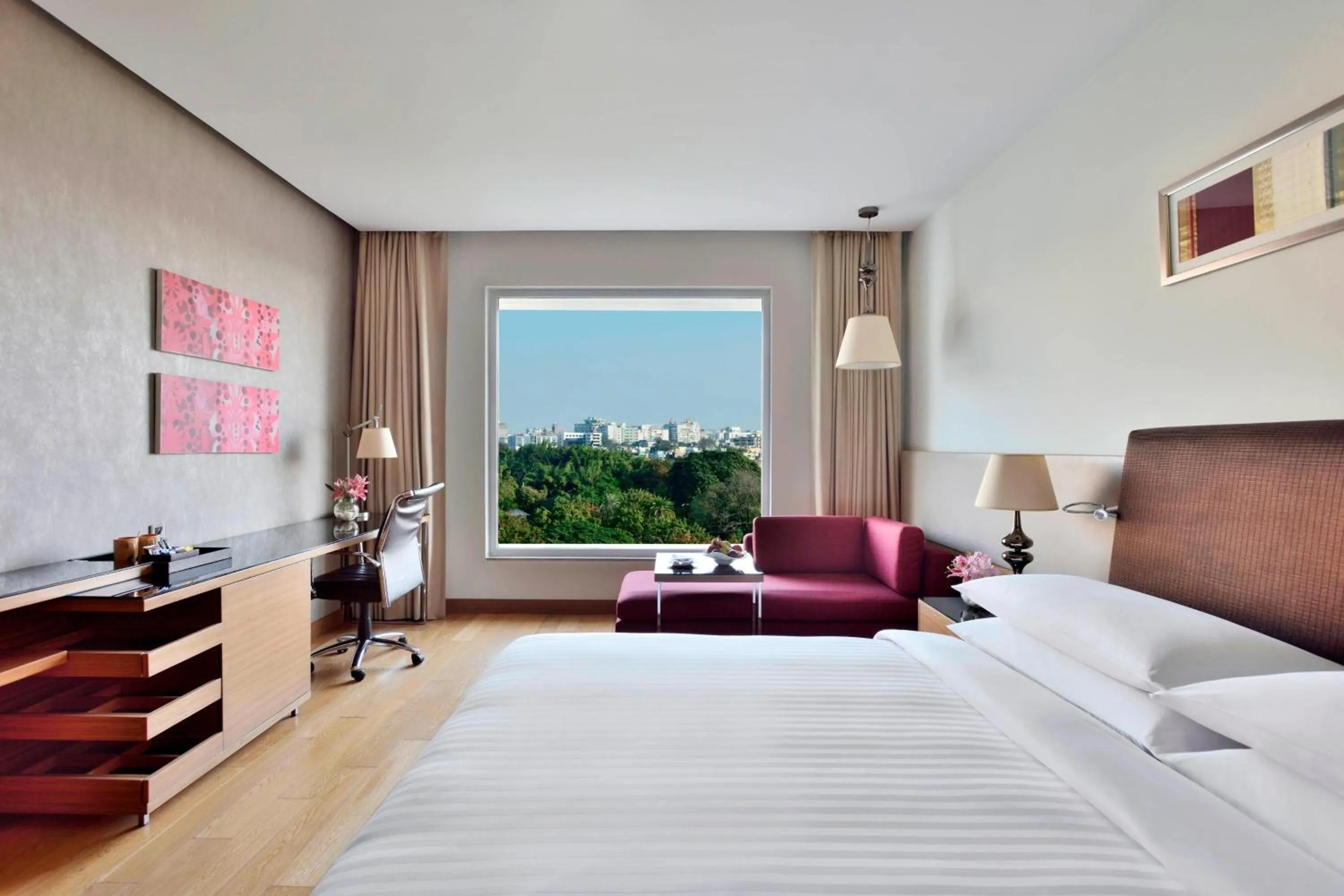 Photo of the whole room, Bed in Indore Marriott Hotel