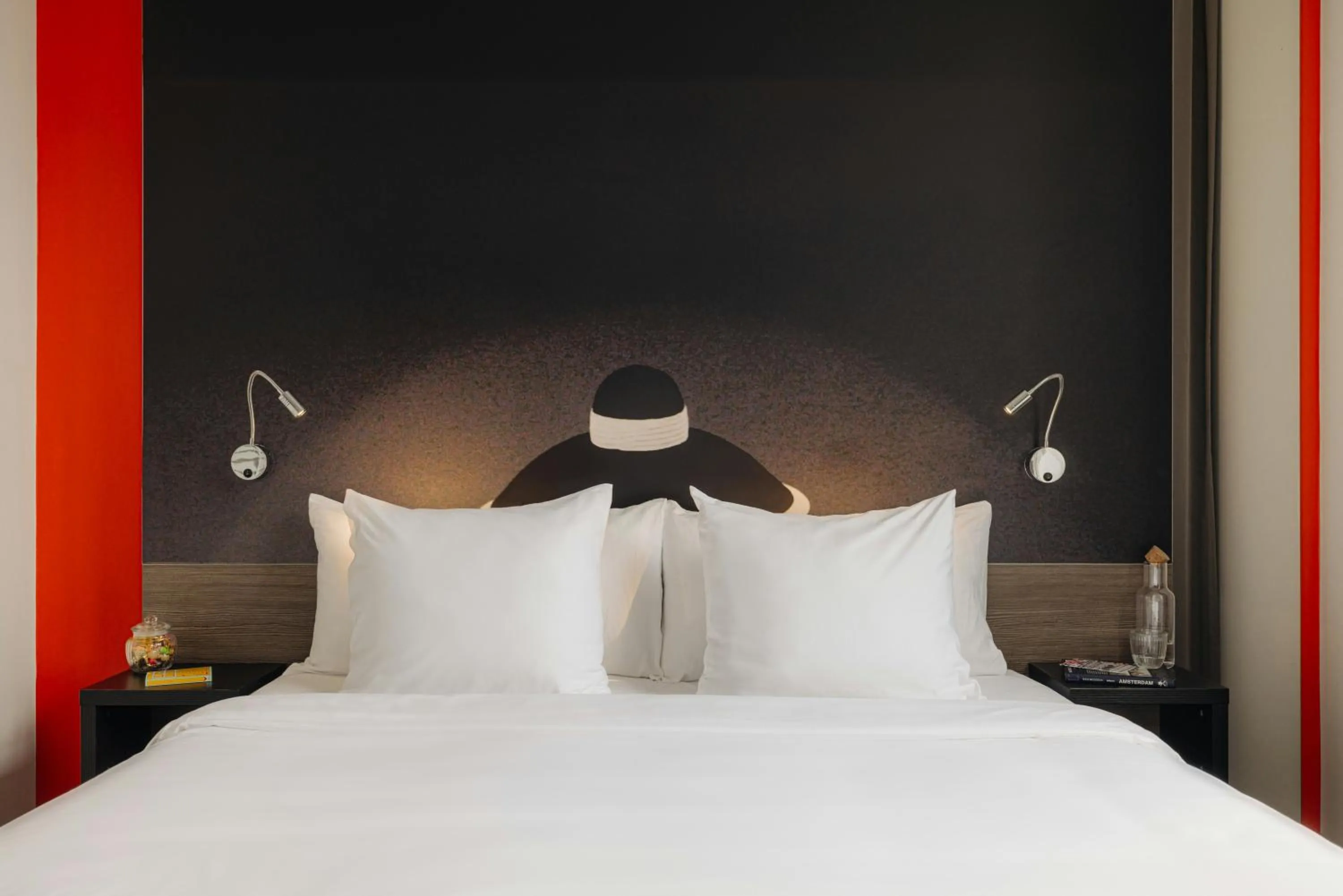 Photo of the whole room, Bed in The Manor Amsterdam