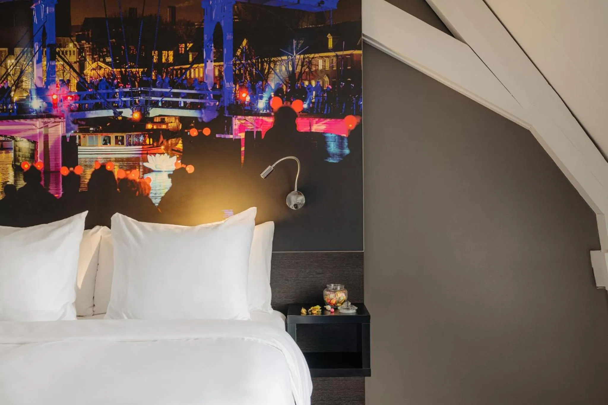 Photo of the whole room, Bed in The Manor Amsterdam