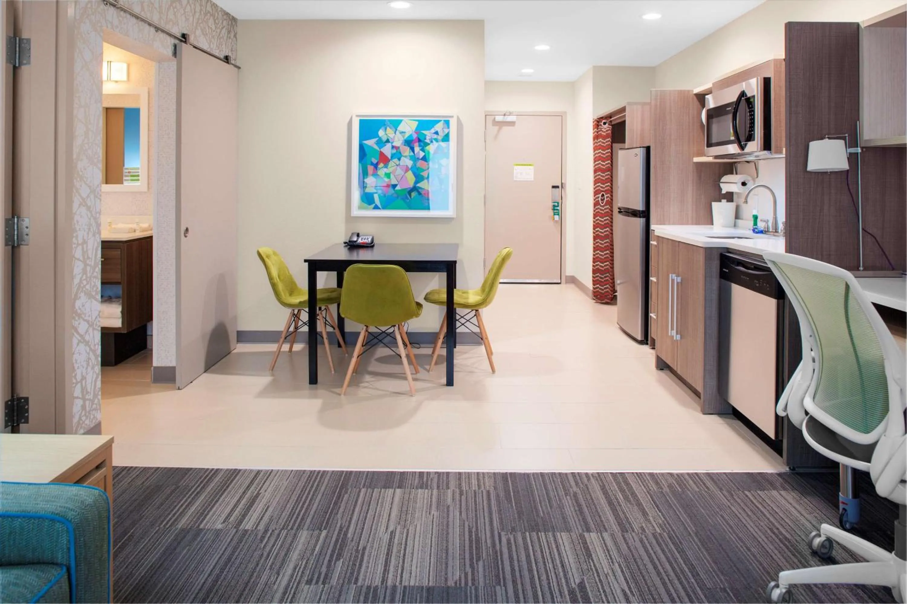 Kitchen or kitchenette in Home2 Suites By Hilton Lake Charles