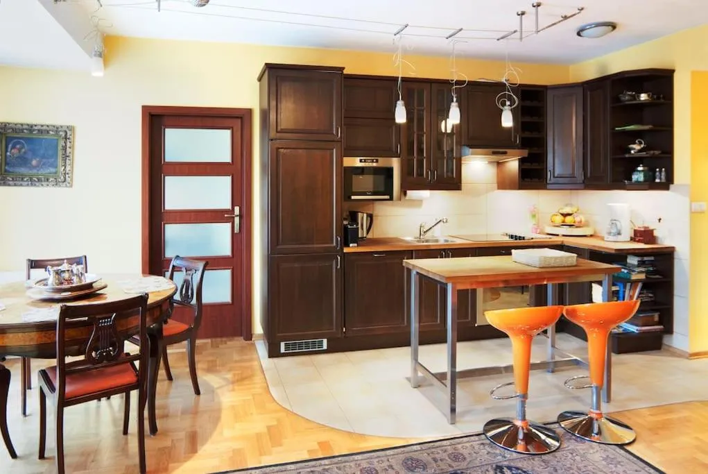 Kitchen or kitchenette in Trinity Apartment