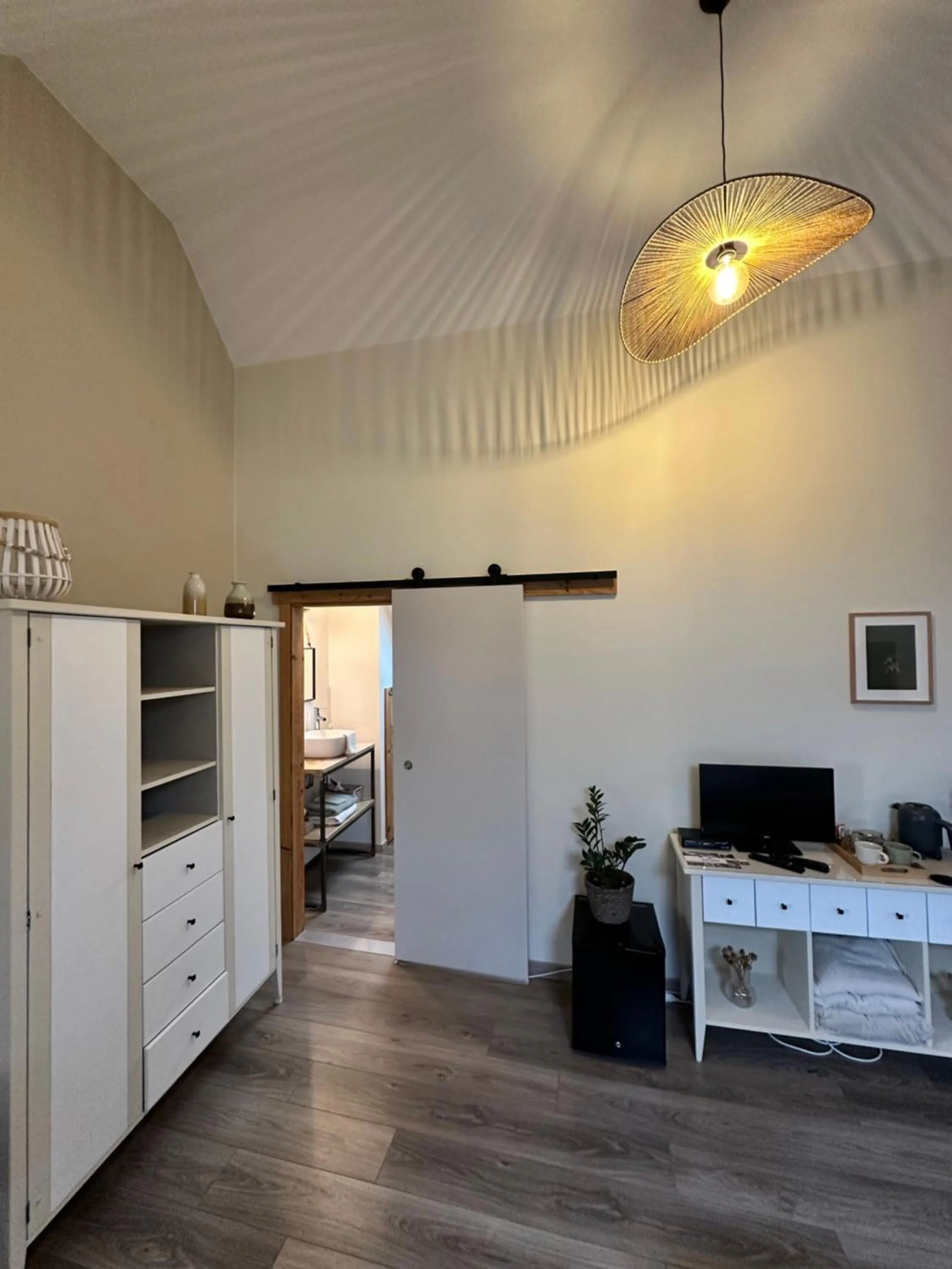 TV and multimedia in Chambres d'Hôtes Maison Balady