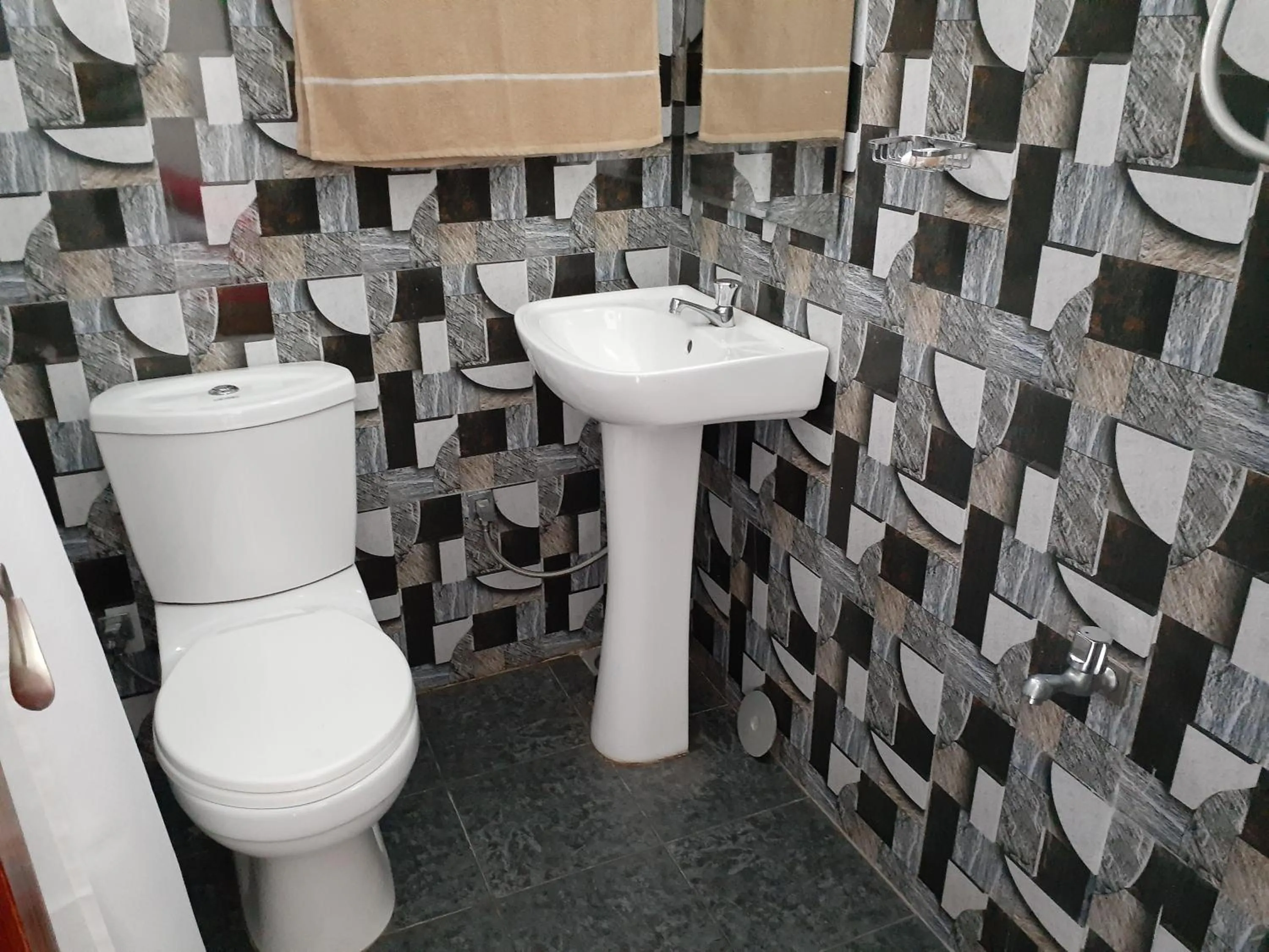 Toilet in Kandy Mountain Cottage