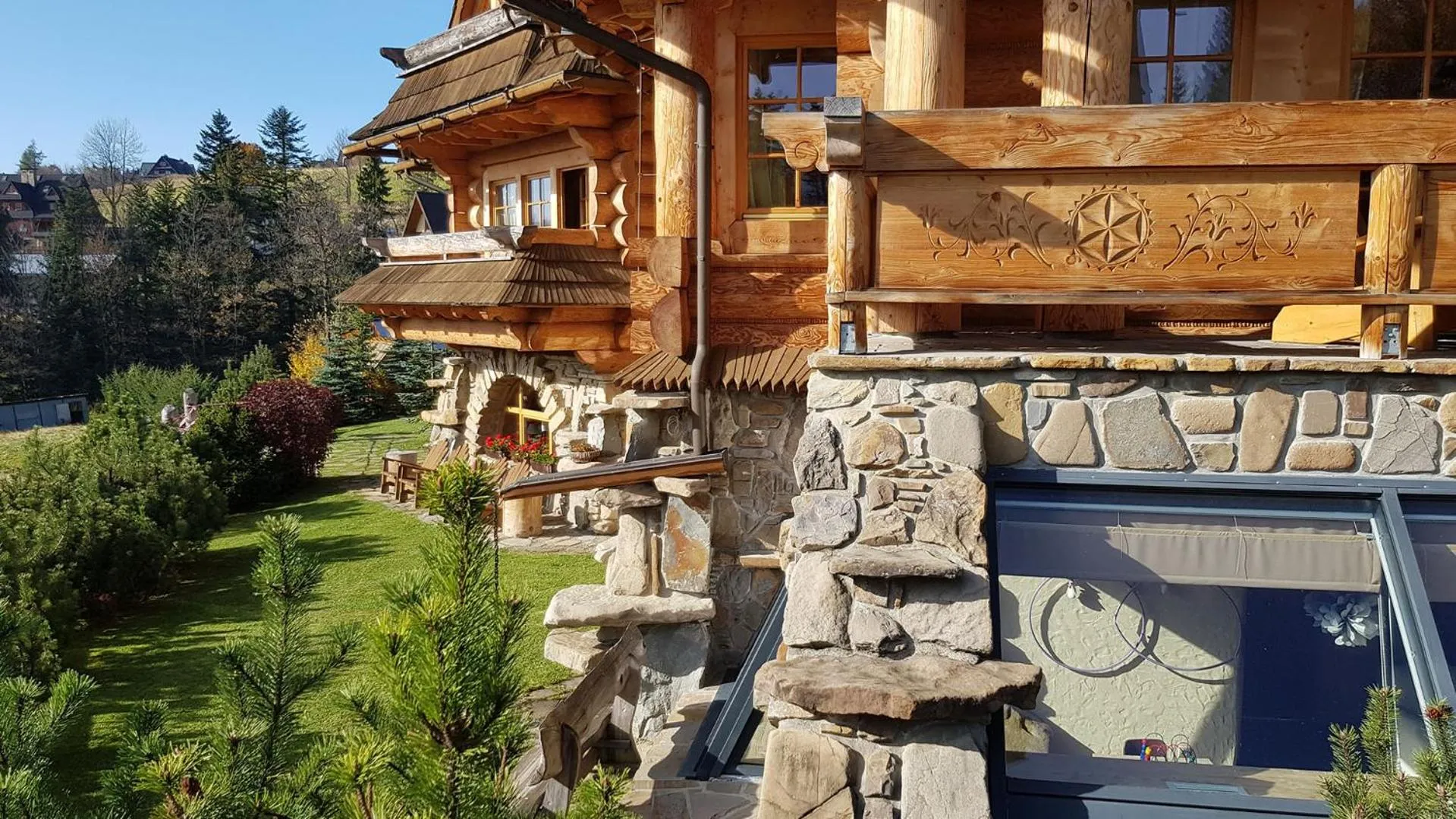 Facade/entrance in Villa Miodula- zwierzęta akceptowane bezpłatnie, bezpośredni widok na góry, parking w cenie!